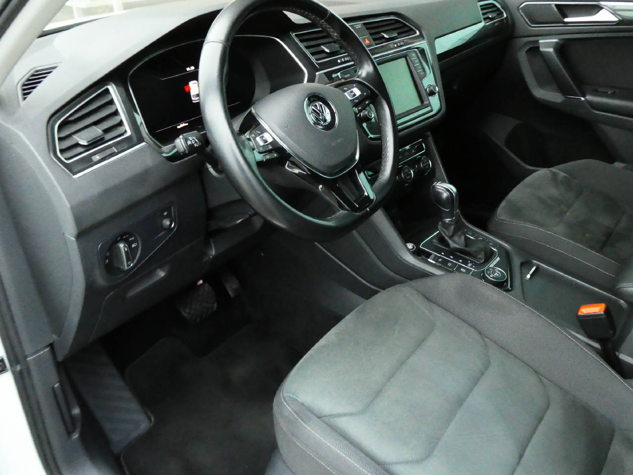 VW Tiguan 2.0 TDI SCR Highline DSG-image-10