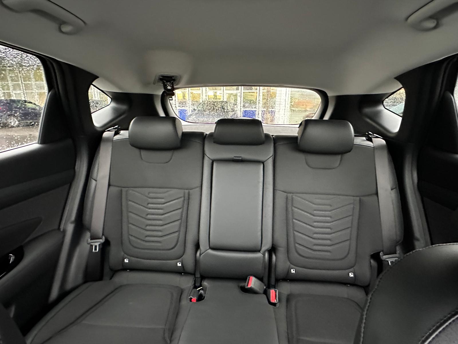 HYUNDAI Tucson 1.6 TGDI Amplia 2WD MT-image-12