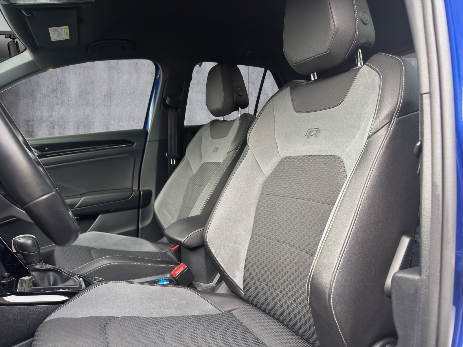 VW T-Roc 2.0 TSI R DSG 4Motion-image-5