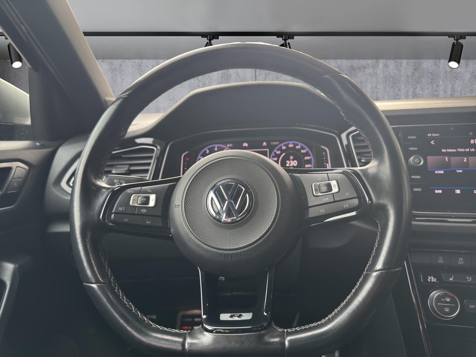 VW T-Roc 2.0 TSI R DSG 4Motion-image-6