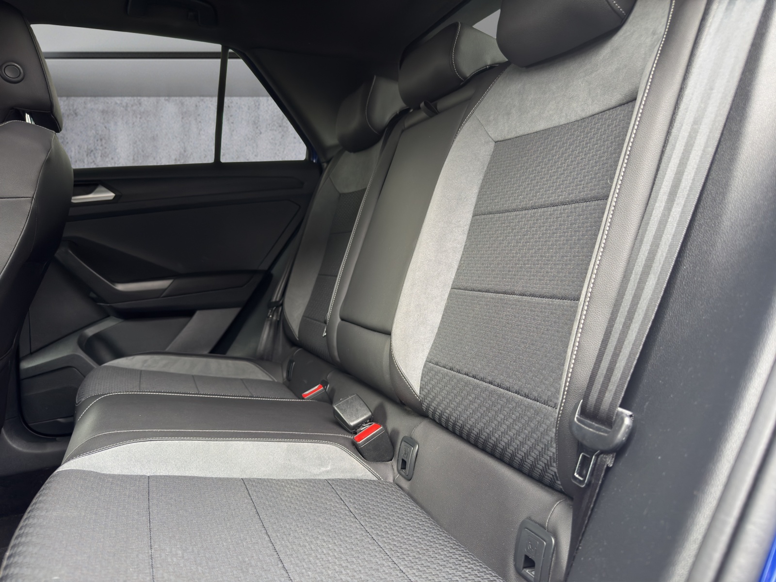 VW T-Roc 2.0 TSI R DSG 4Motion-image-10