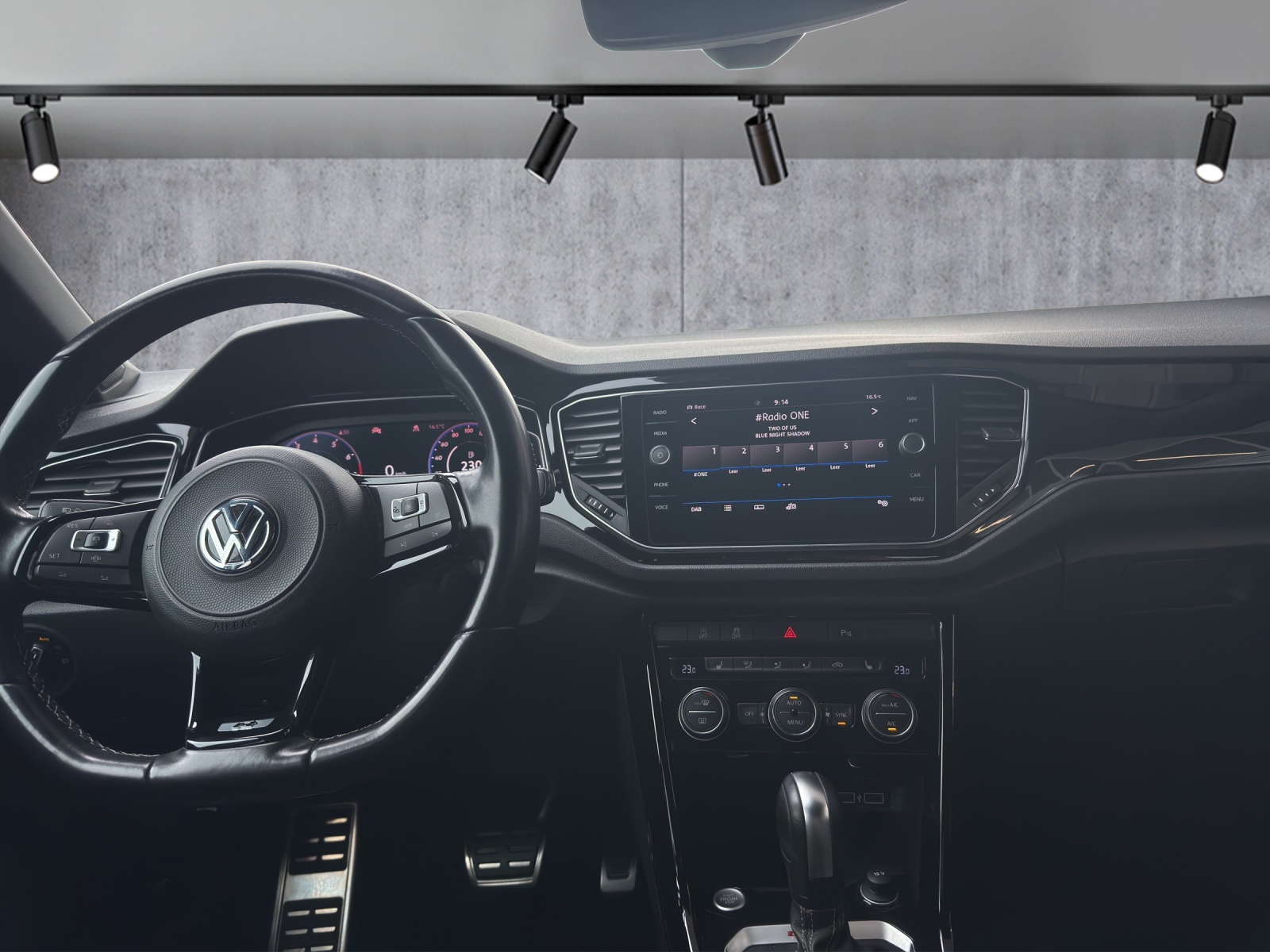 VW T-Roc 2.0 TSI R DSG 4Motion-image-8