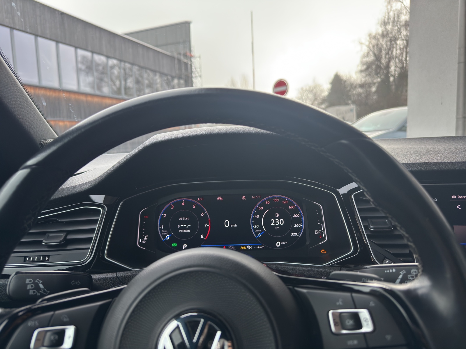 VW T-Roc 2.0 TSI R DSG 4Motion-image-7