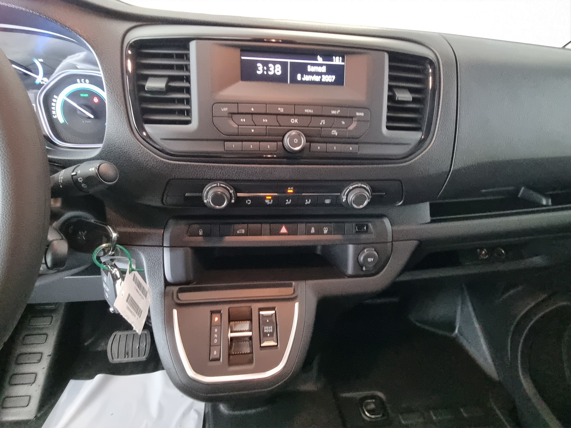 PEUGEOT e-Expert Premium 50 KWh Standard L2 Glastüren-image-9