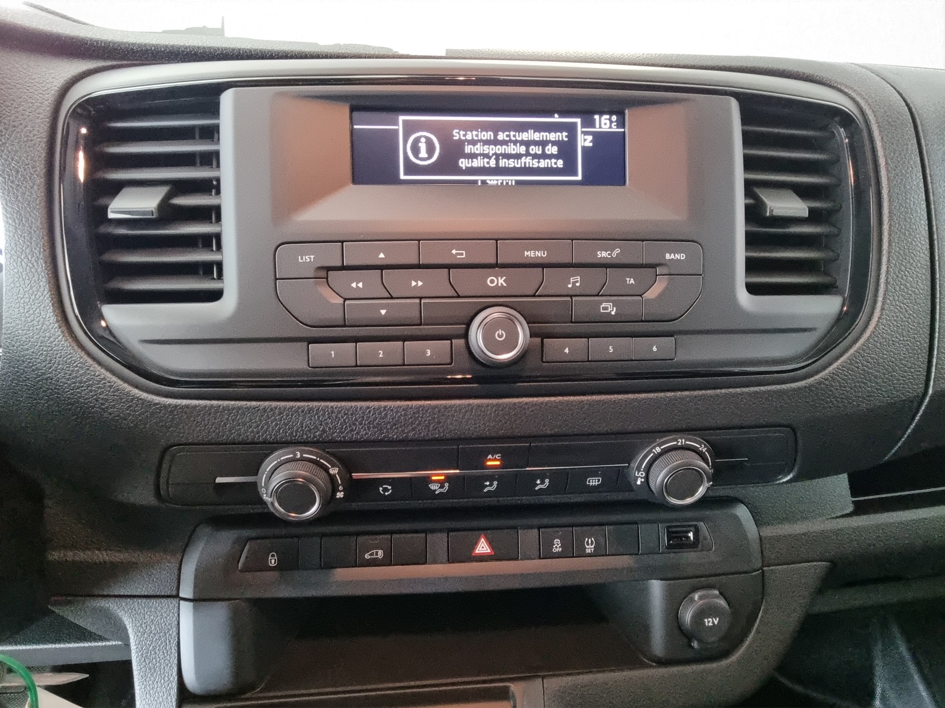 PEUGEOT e-Expert Premium 50 KWh Standard L2 Glastüren-image-12
