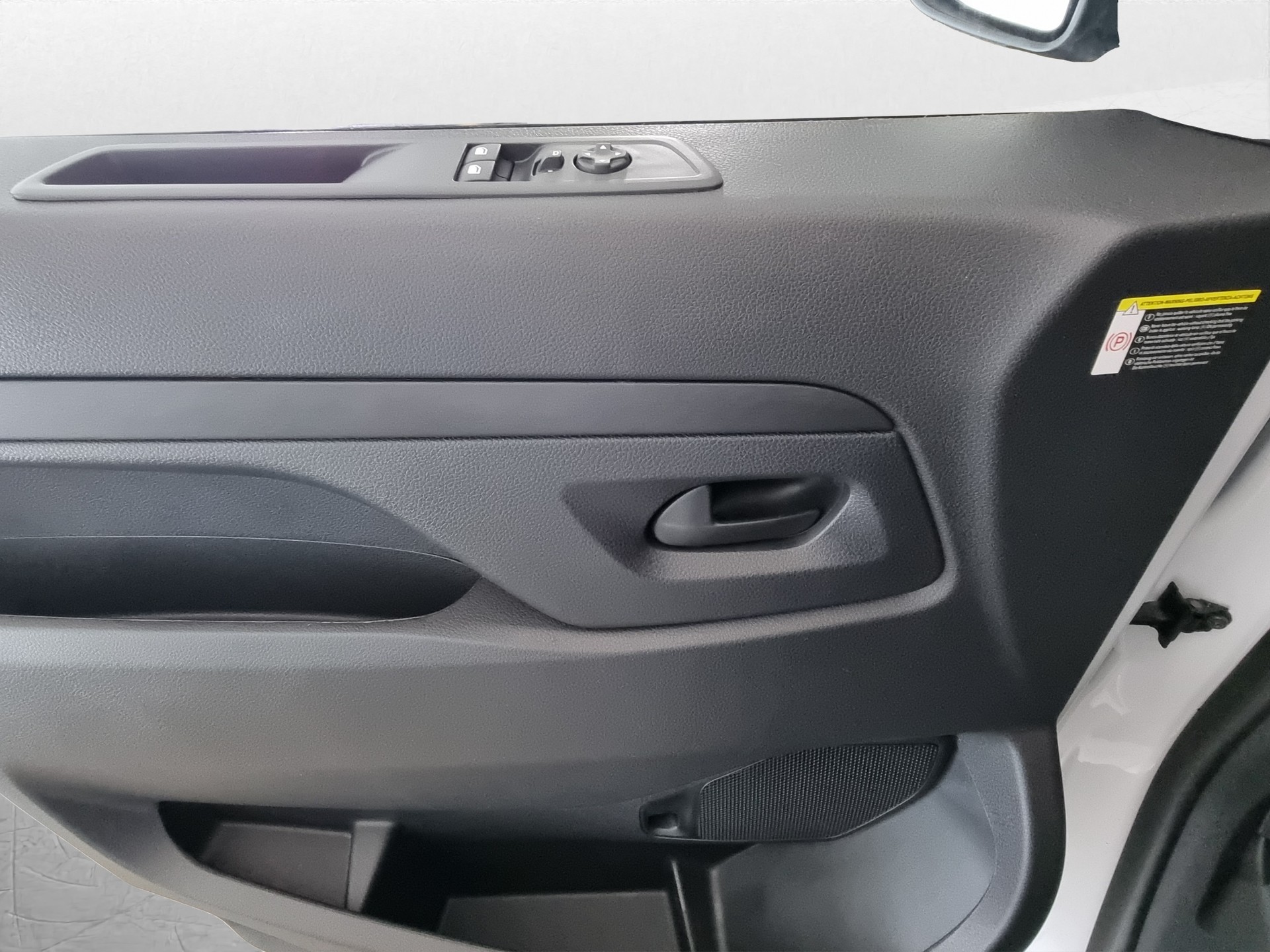 PEUGEOT e-Expert Premium 50 KWh Standard L2 Glastüren-image-11