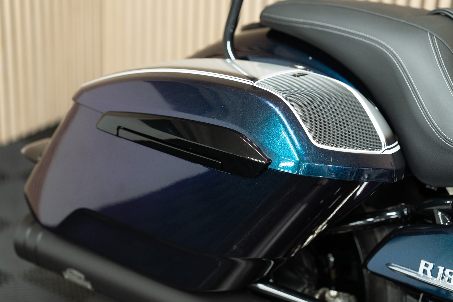 BMW R 18 B mit Jekill & Hyde Klappenauspuffanlage-image-8