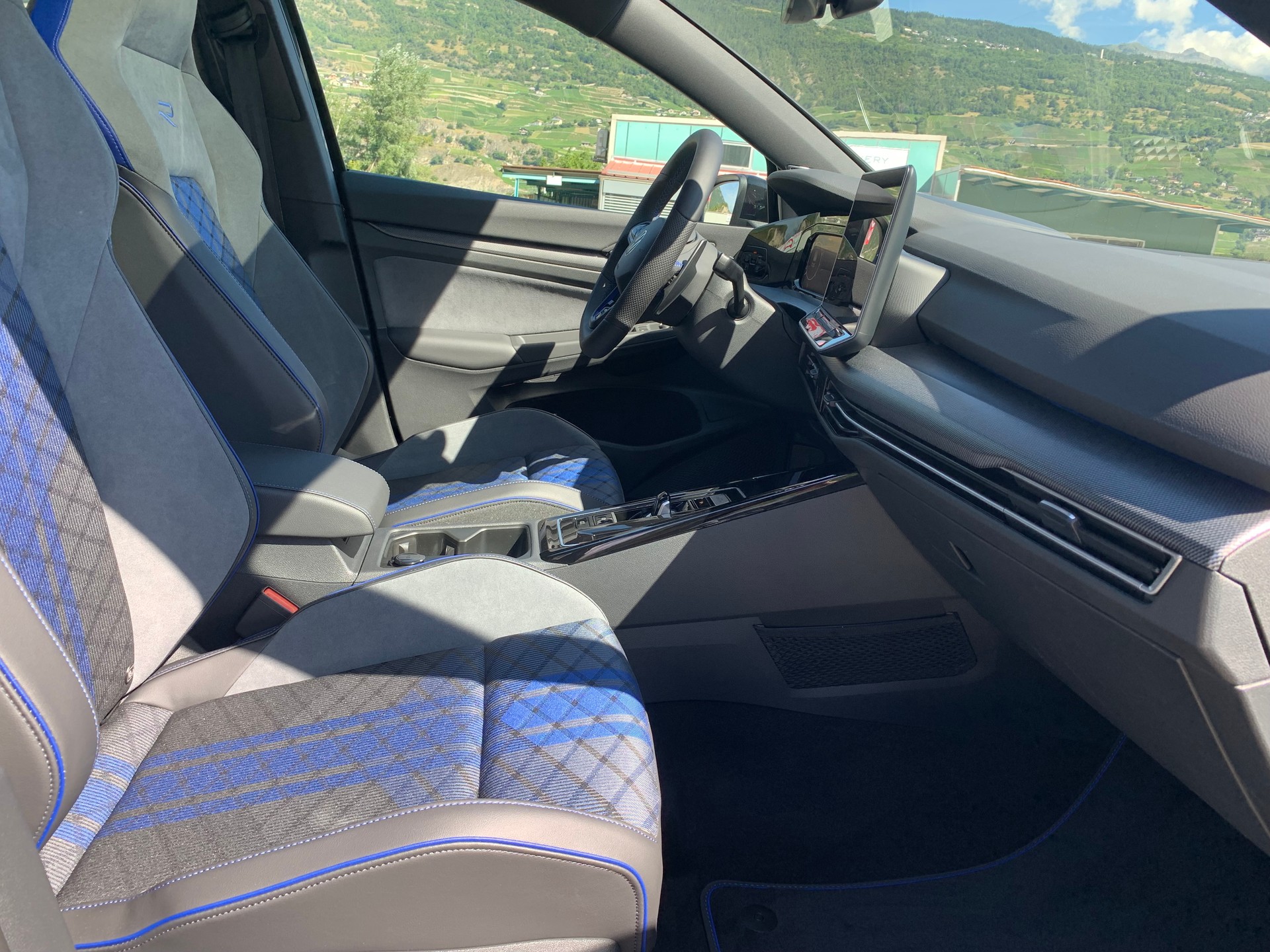 VW Golf 2.0 TSI R DSG 4 Motion-image-15