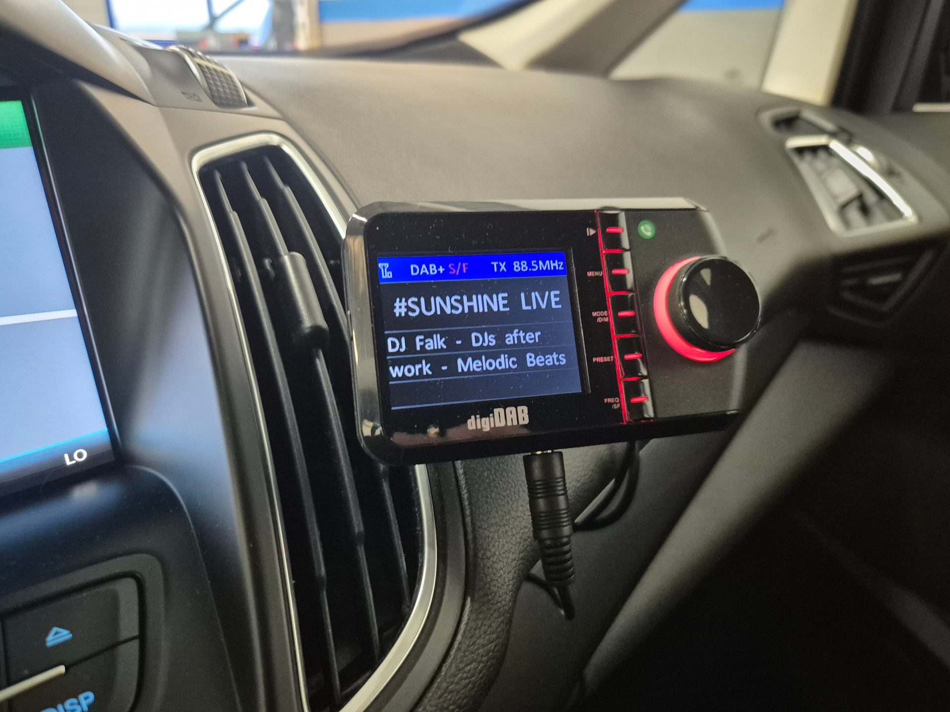FORD C-Max 1.5 SCTi Titanium-image-11