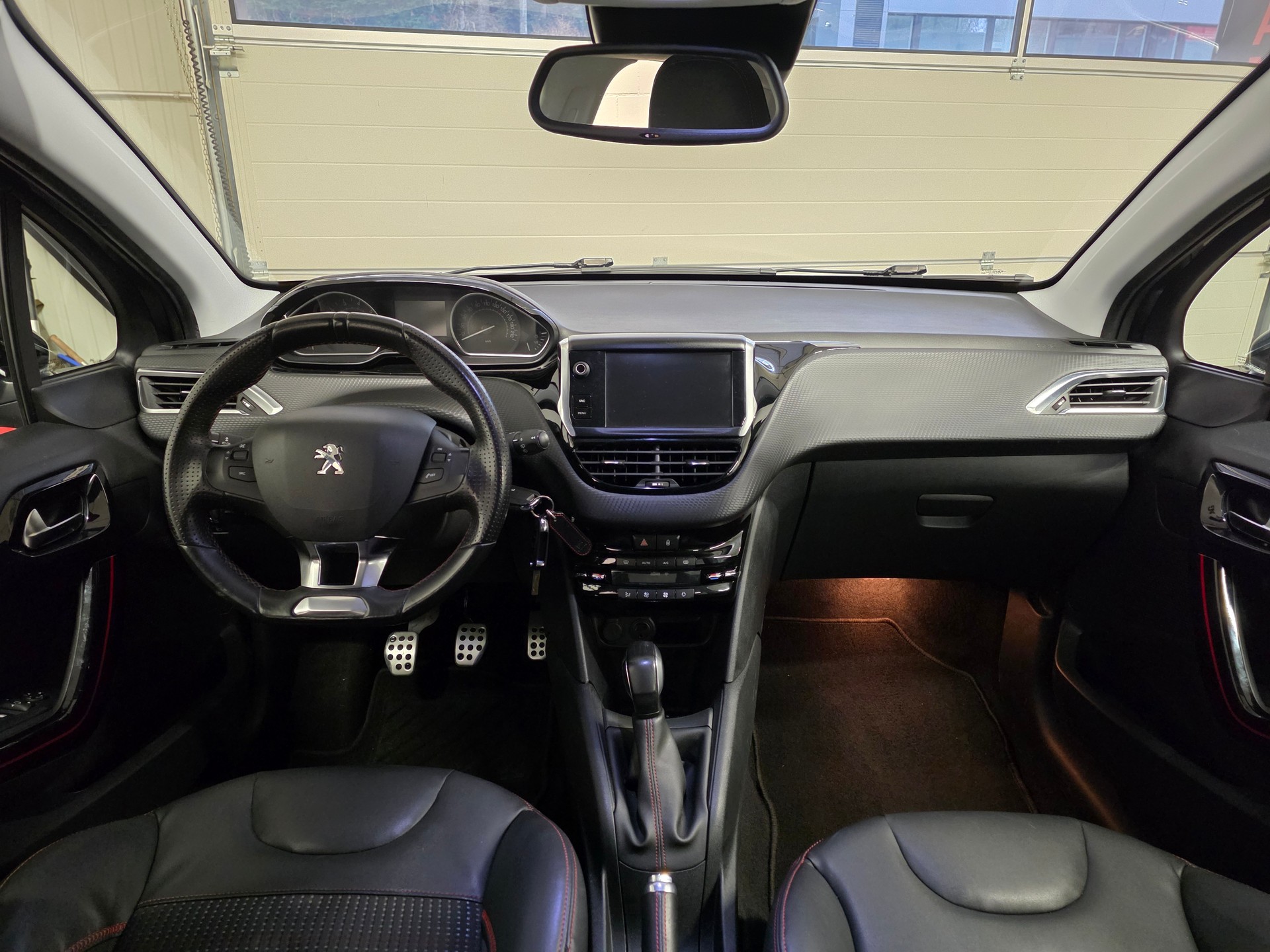 PEUGEOT 208 1.2 PureTech GT Line-image-5