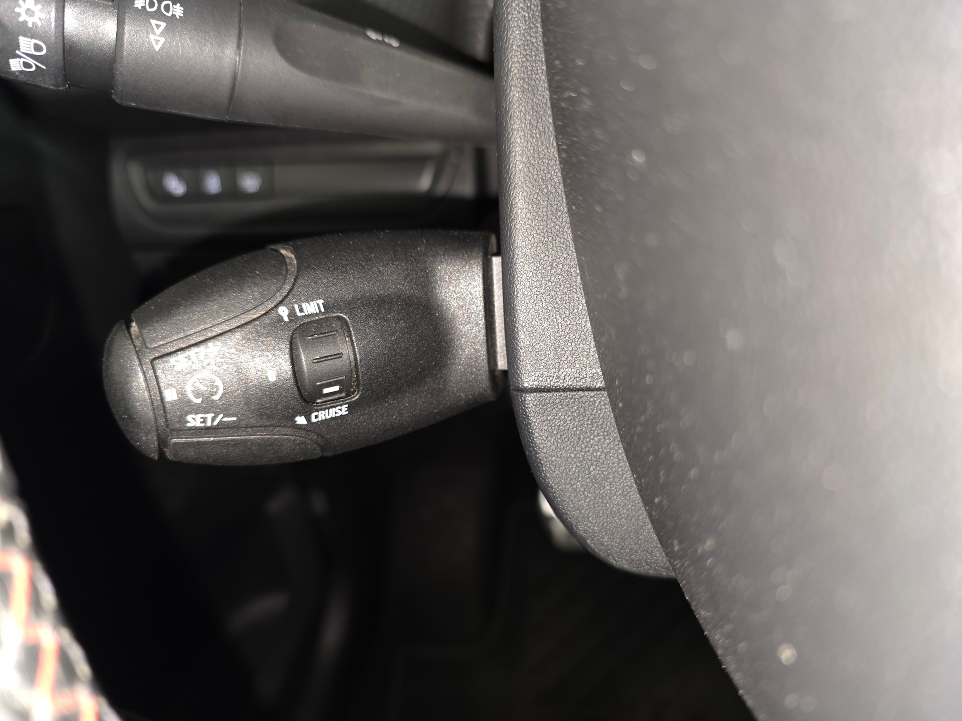 PEUGEOT 208 1.2 PureTech GT Line-image-11
