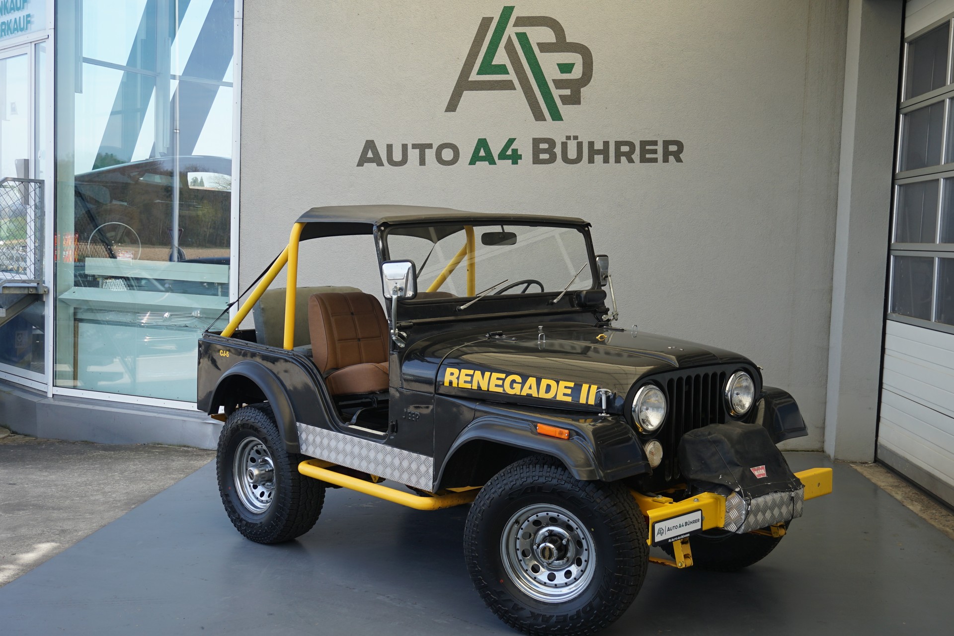JEEP CJ 5 "Renegarde" 2,2lt. Benziner 75PS mit revidierten Motor-showroom-element-1