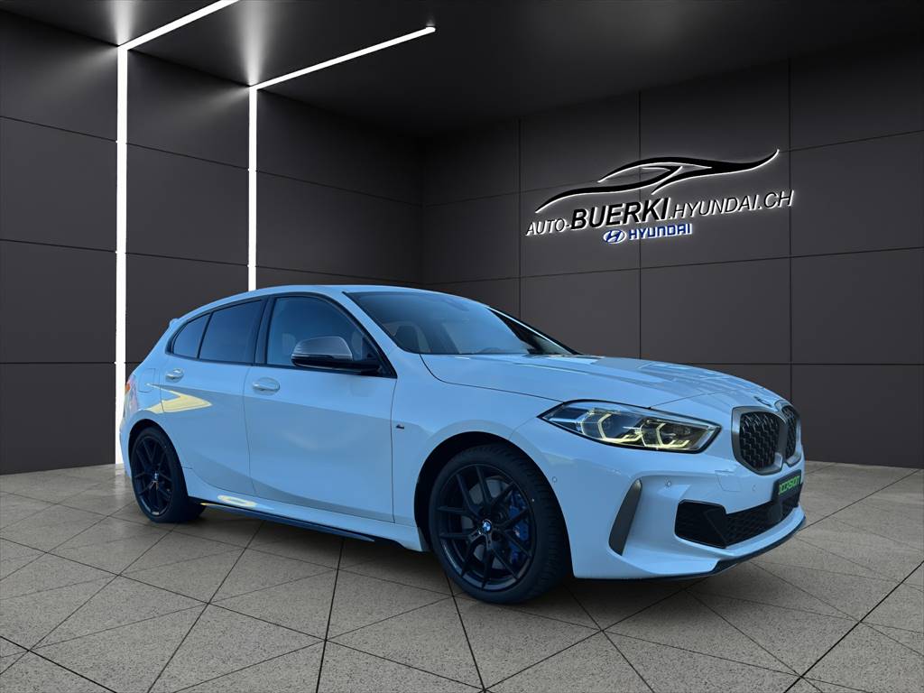 BMW M135i xDrive-showroom-element-2