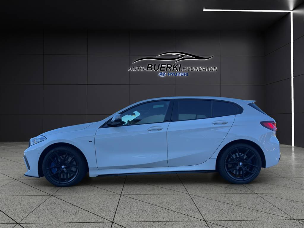 BMW M135i xDrive-showroom-element-3
