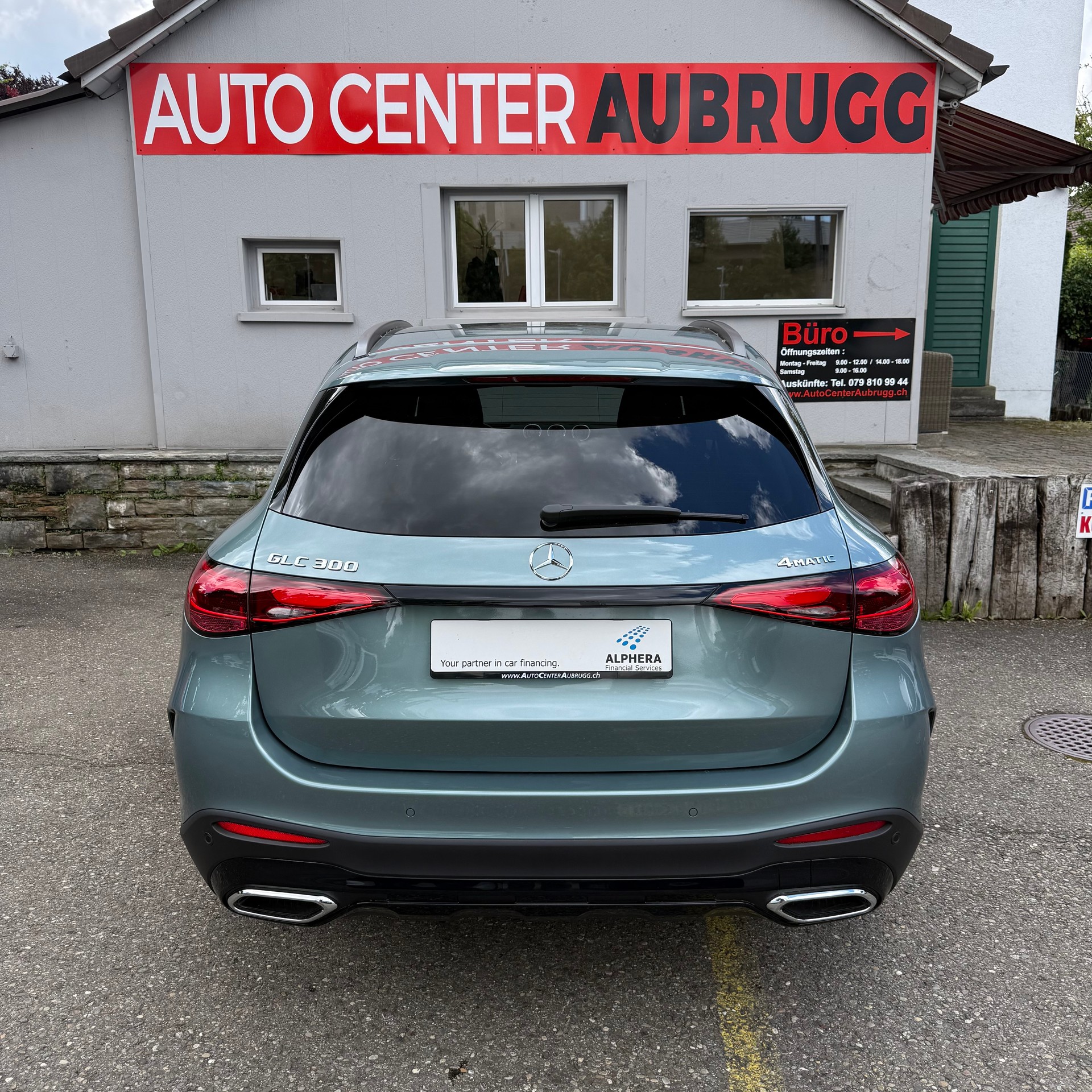 MERCEDES-BENZ GLC 300 AMG LINE 4Matic 9G-Tronic *CH-FAHRZEUG - 4 JAHRE GARANTIE - PANORAMA-DACH*-image-4