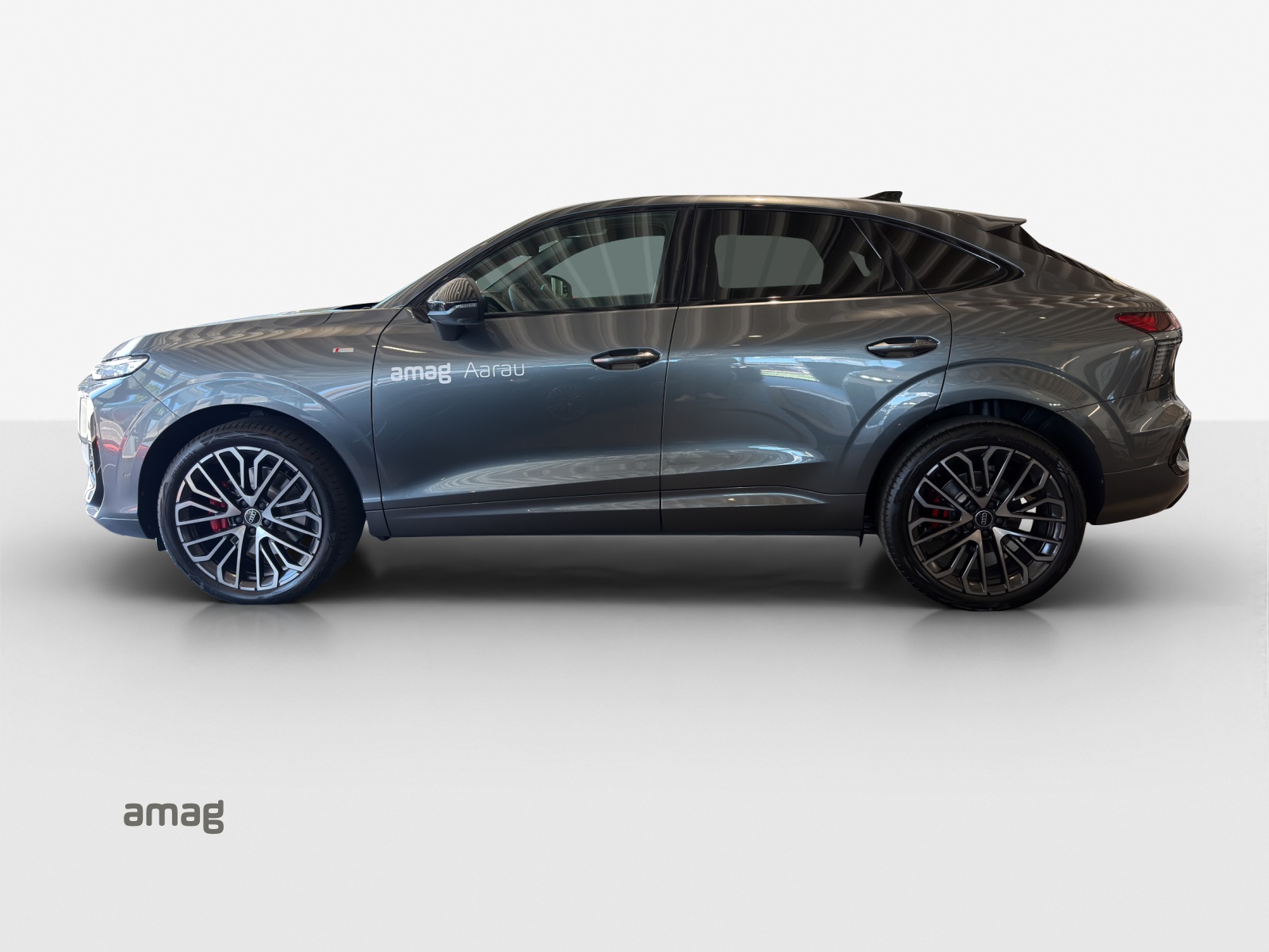 AUDI Q3 Sportback TFSI quattro 195 kW S tronic-showroom-element-1