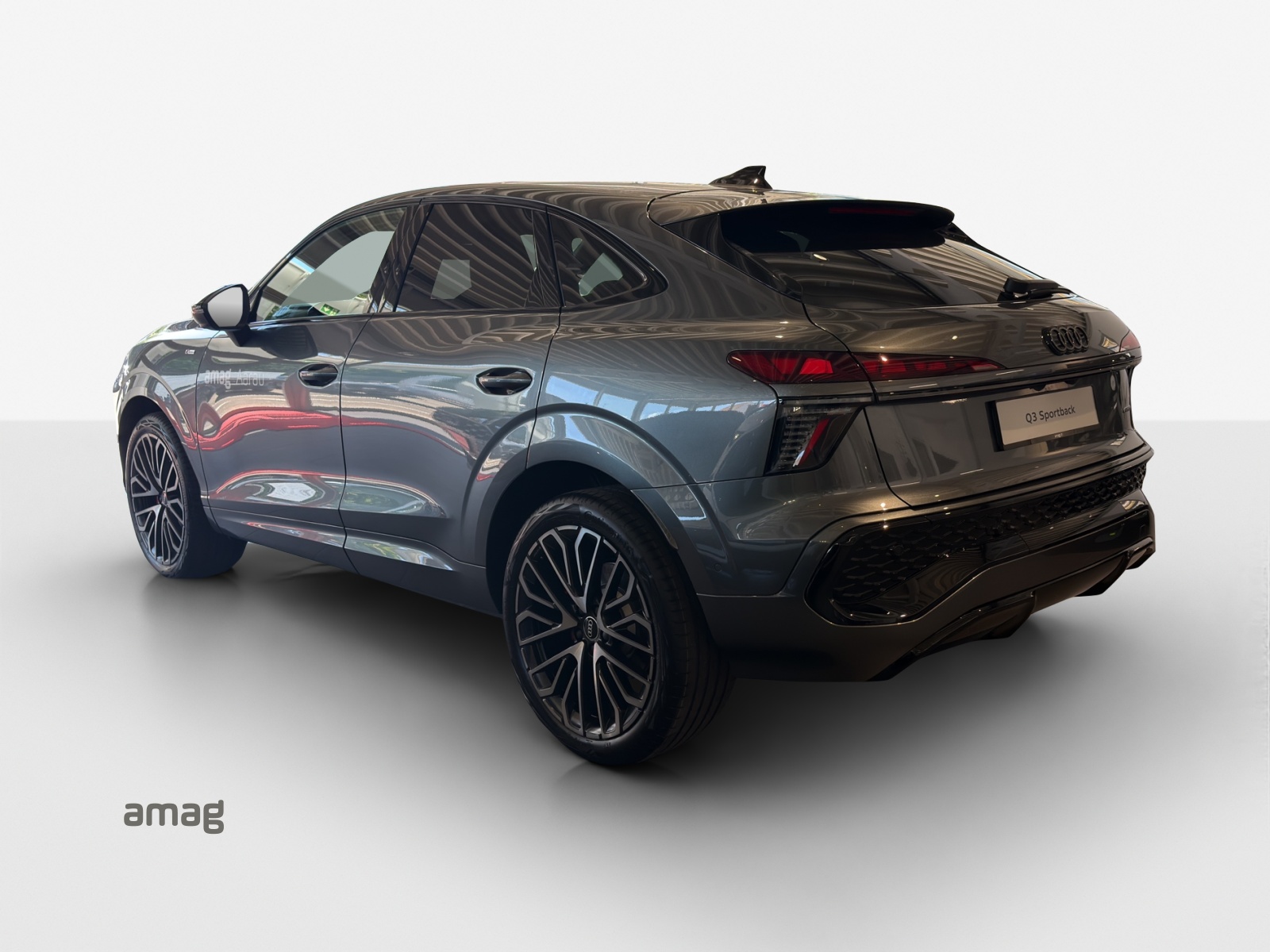 AUDI Q3 Sportback TFSI quattro 195 kW S tronic-showroom-element-2