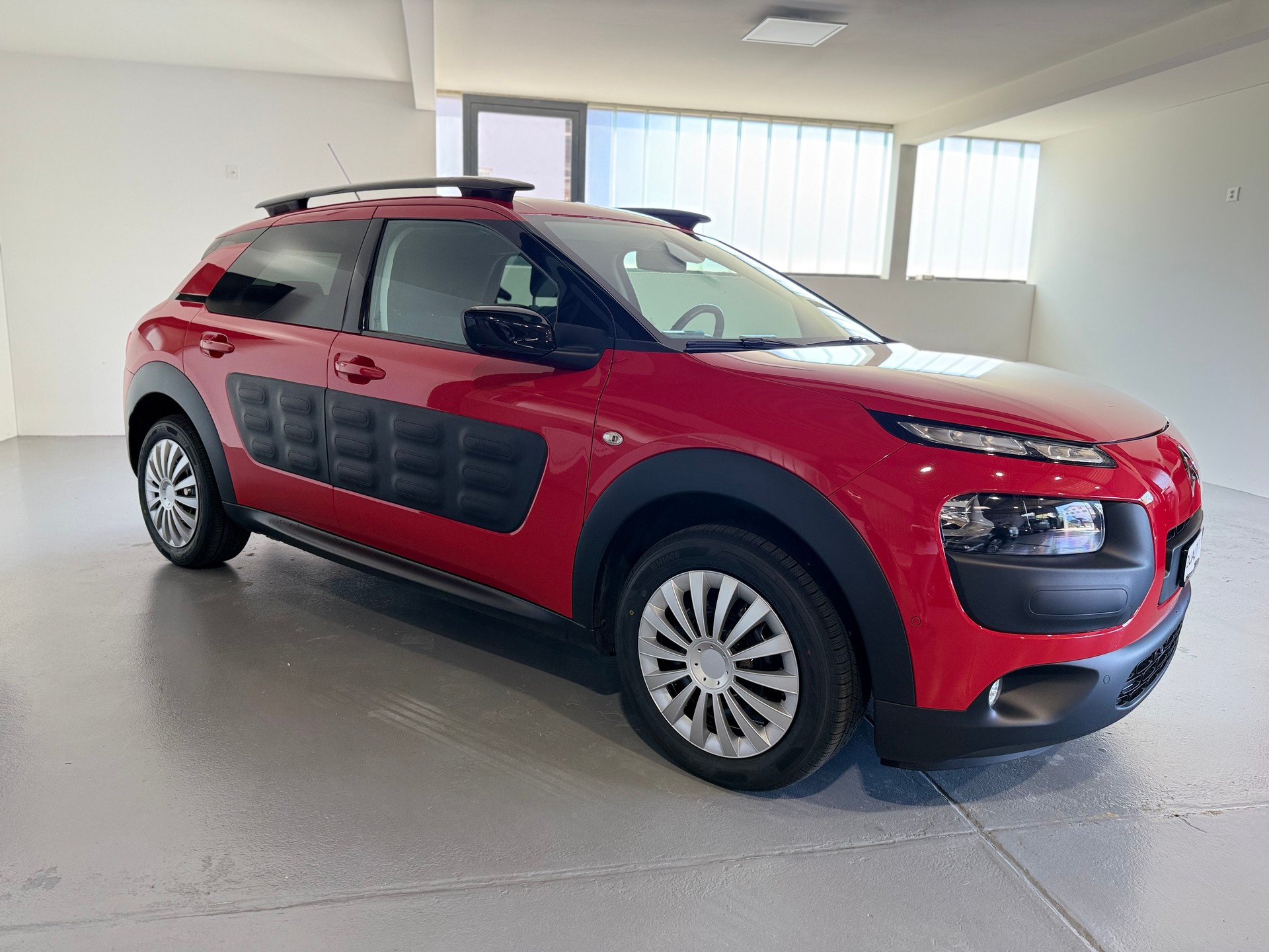 CITROEN C4 Cactus 1.2 e-THP Shine-image-1
