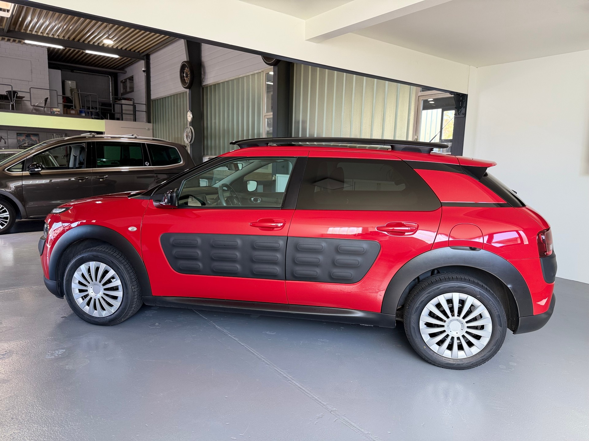 CITROEN C4 Cactus 1.2 e-THP Shine-image-4