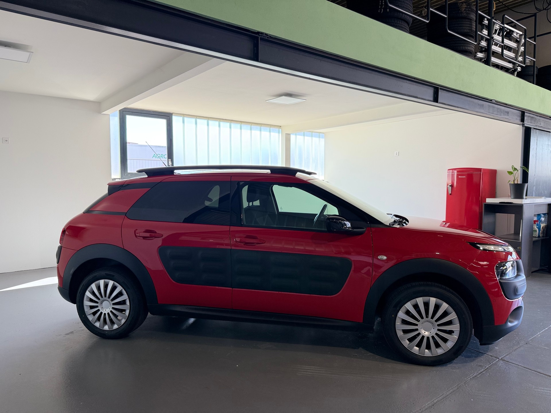 CITROEN C4 Cactus 1.2 e-THP Shine-image-2