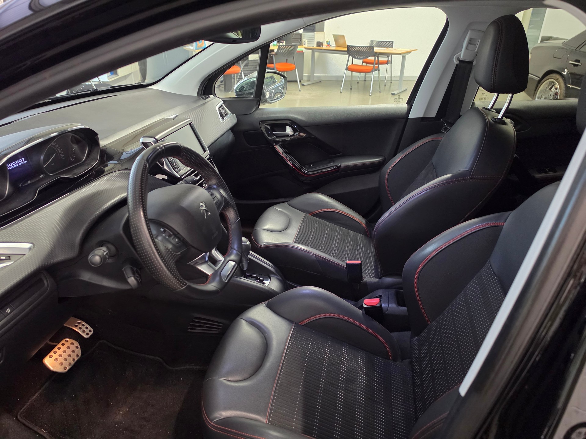 PEUGEOT 208 1.2 PureTech GT Line EAT6-showroom-element-3