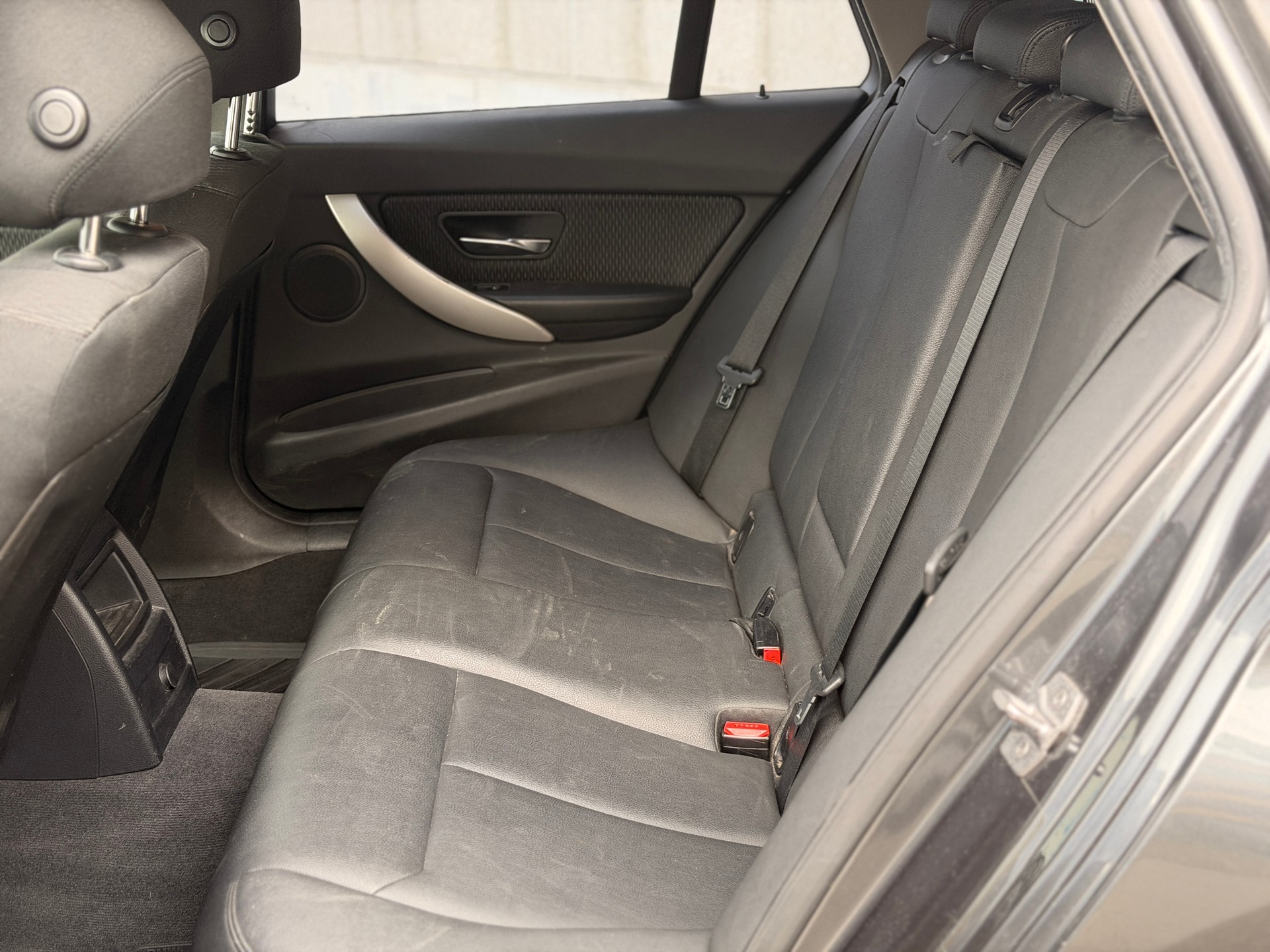 BMW 320d xDrive Touring Steptronic-image-16