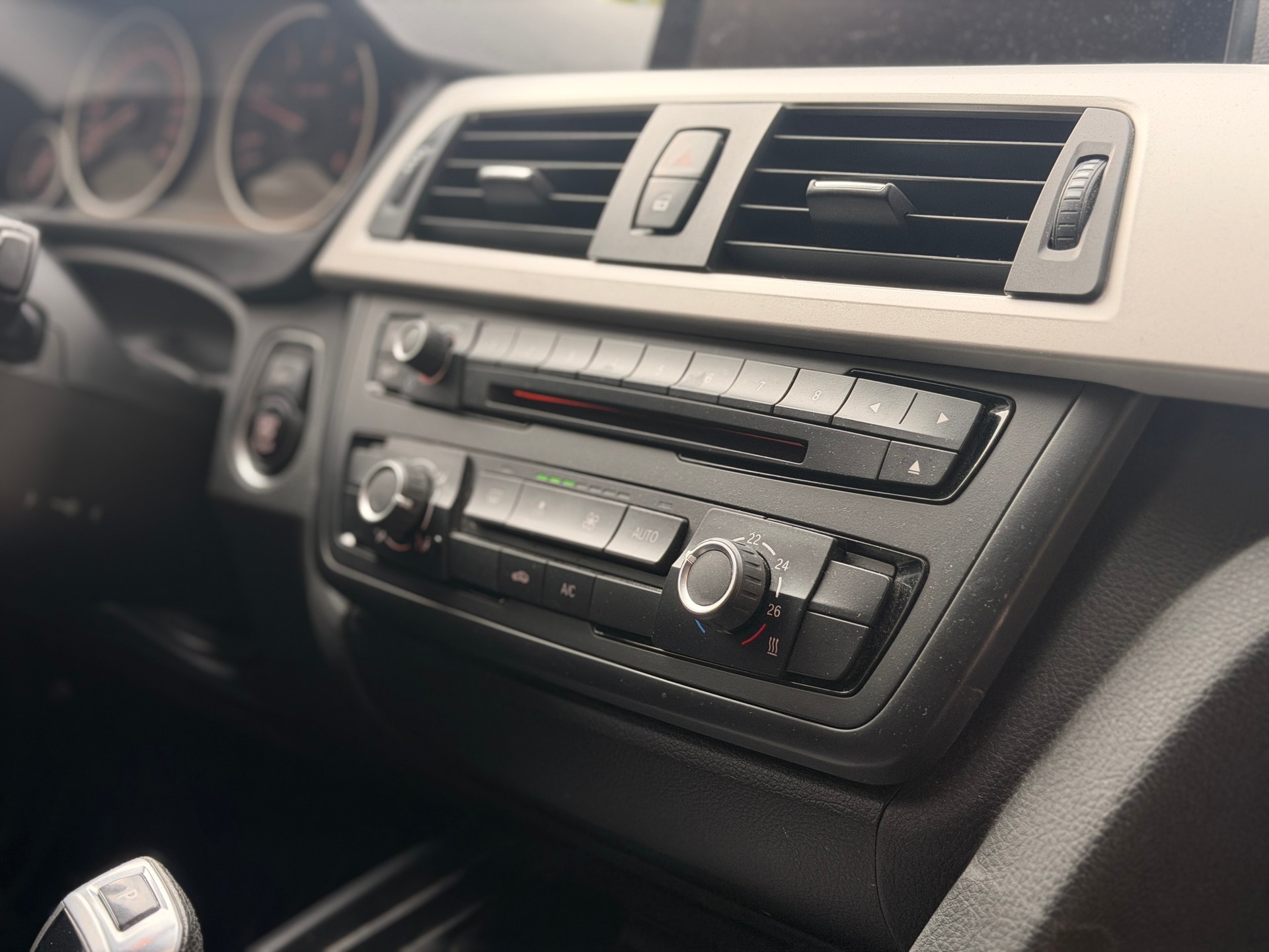 BMW 320d xDrive Touring Steptronic-image-29