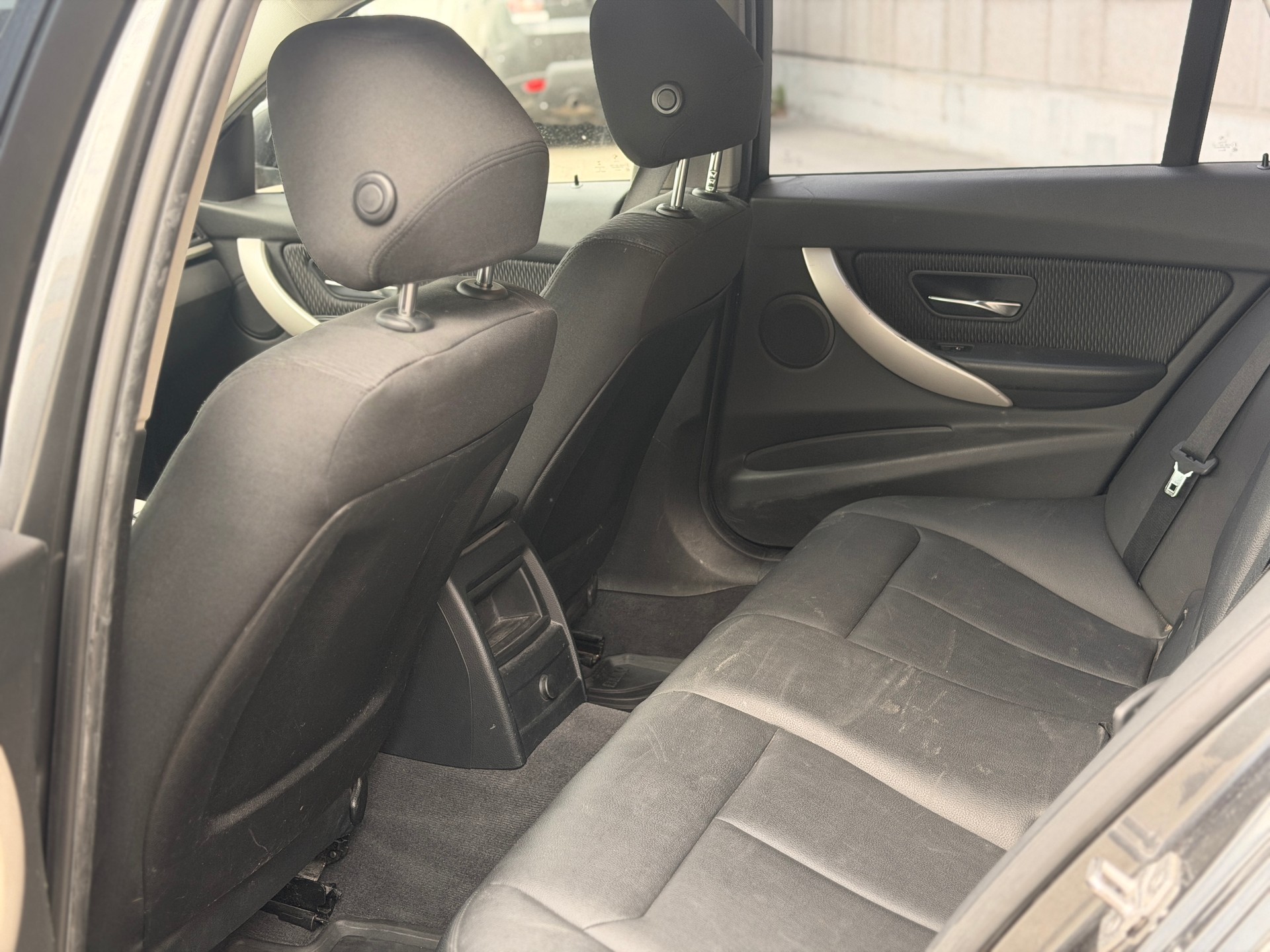 BMW 320d xDrive Touring Steptronic-image-17