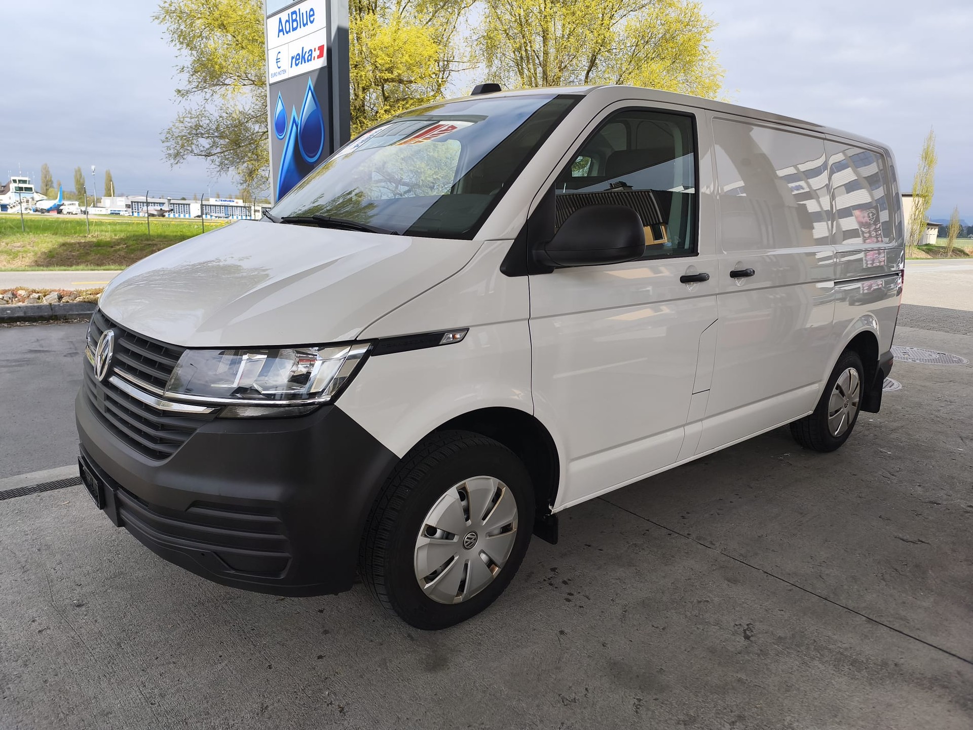 VW T6.1 2.0 TDI Envia Free 4Motion-image-1