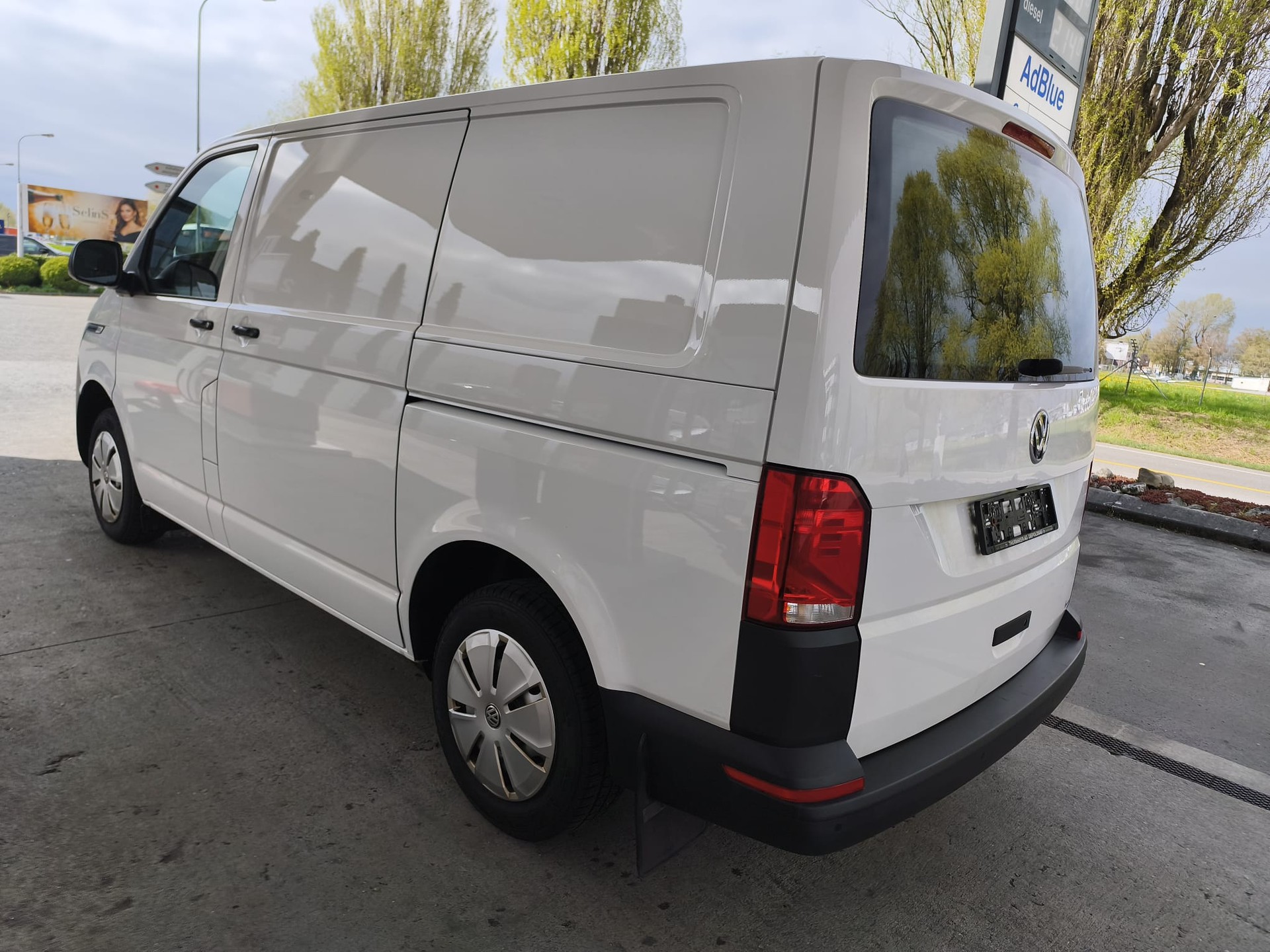 VW T6.1 2.0 TDI Envia Free 4Motion-image-3