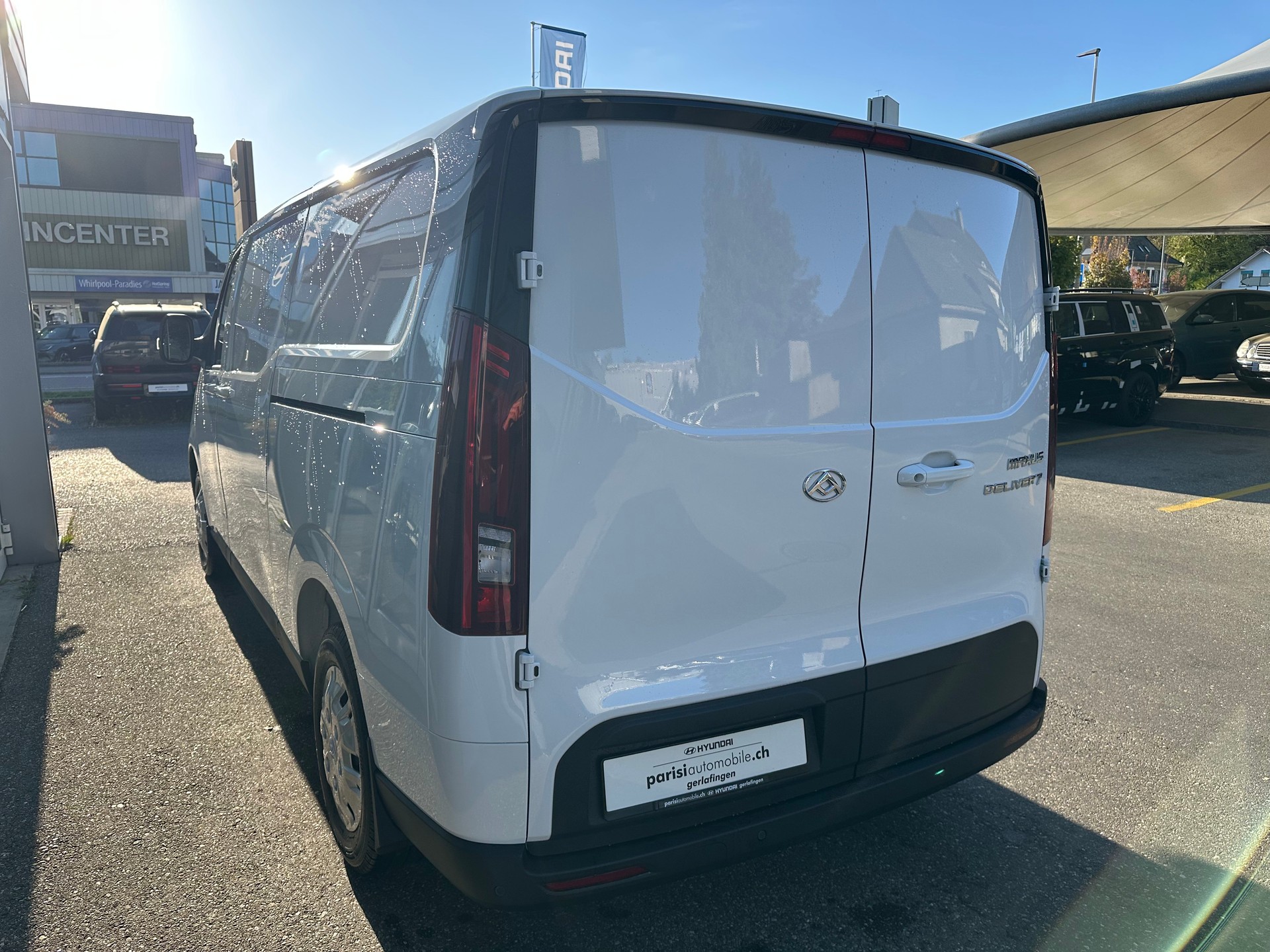 MAXUS Deliver 7 2.0D L2 Dual Sliding Door-image-6