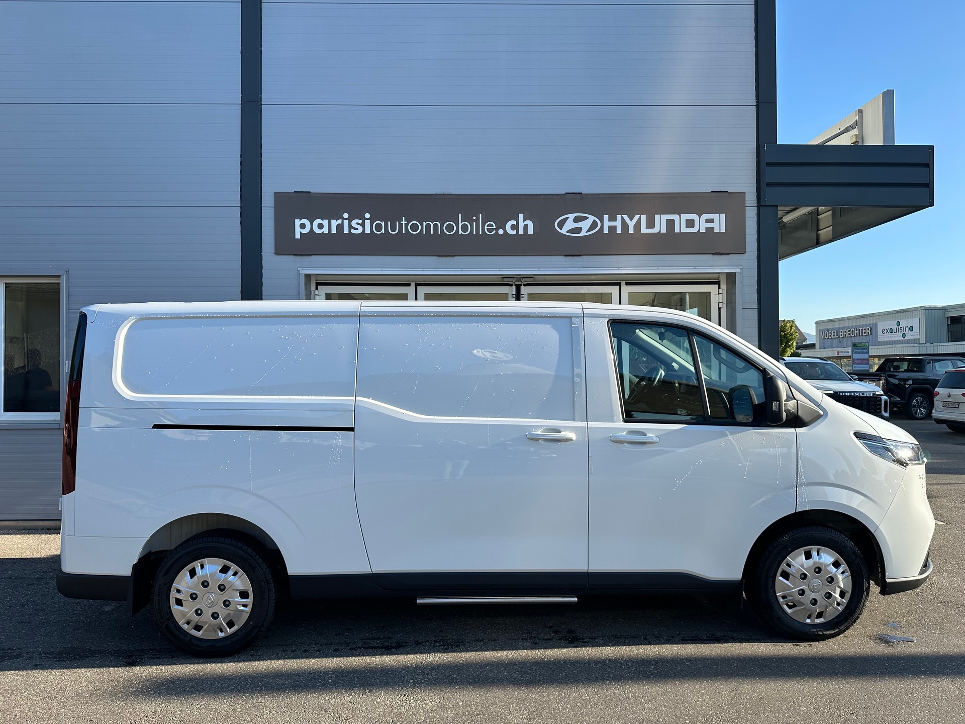 MAXUS Deliver 7 2.0D L2 Dual Sliding Door-image-3