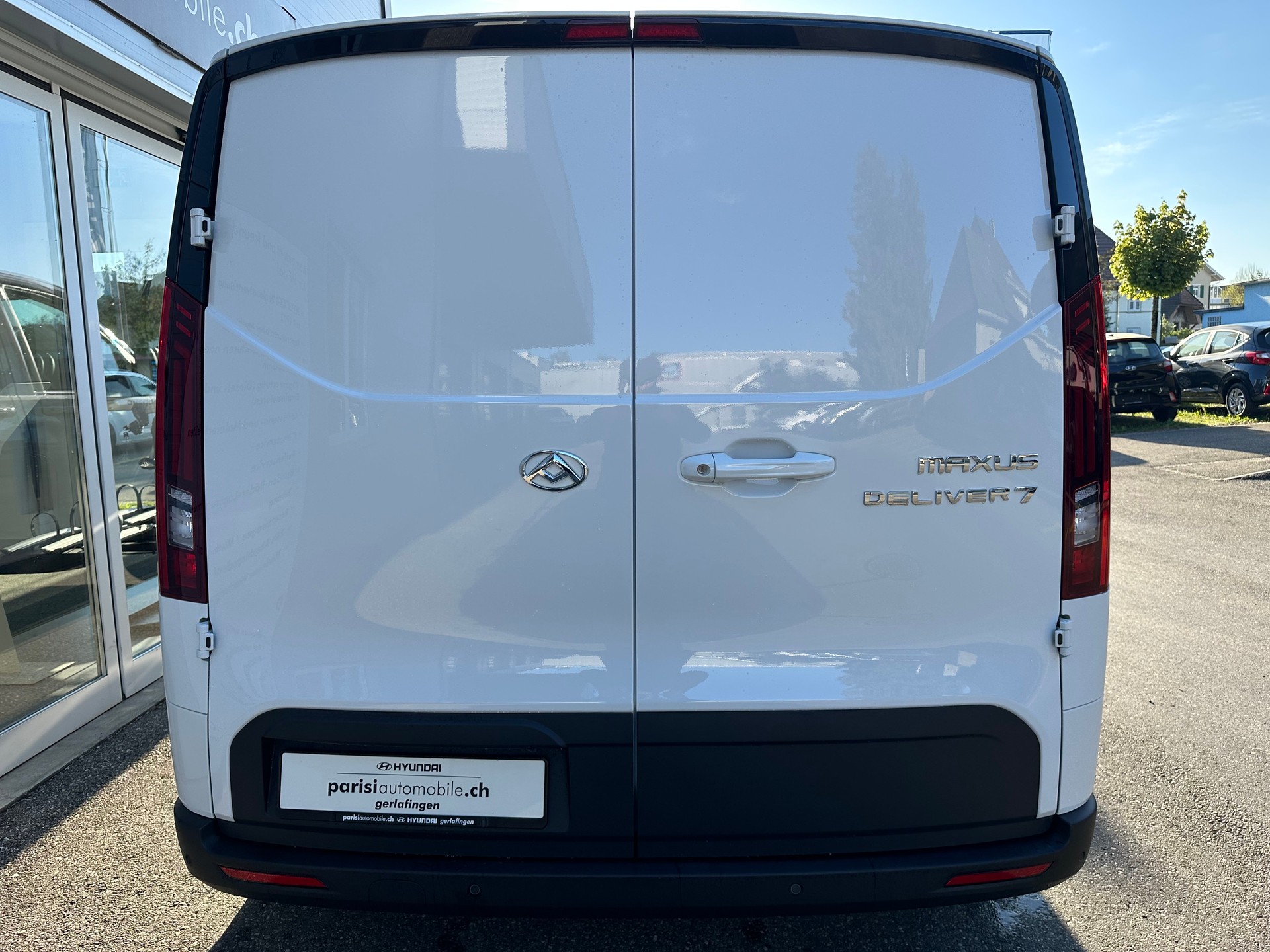 MAXUS Deliver 7 2.0D L2 Dual Sliding Door-image-5