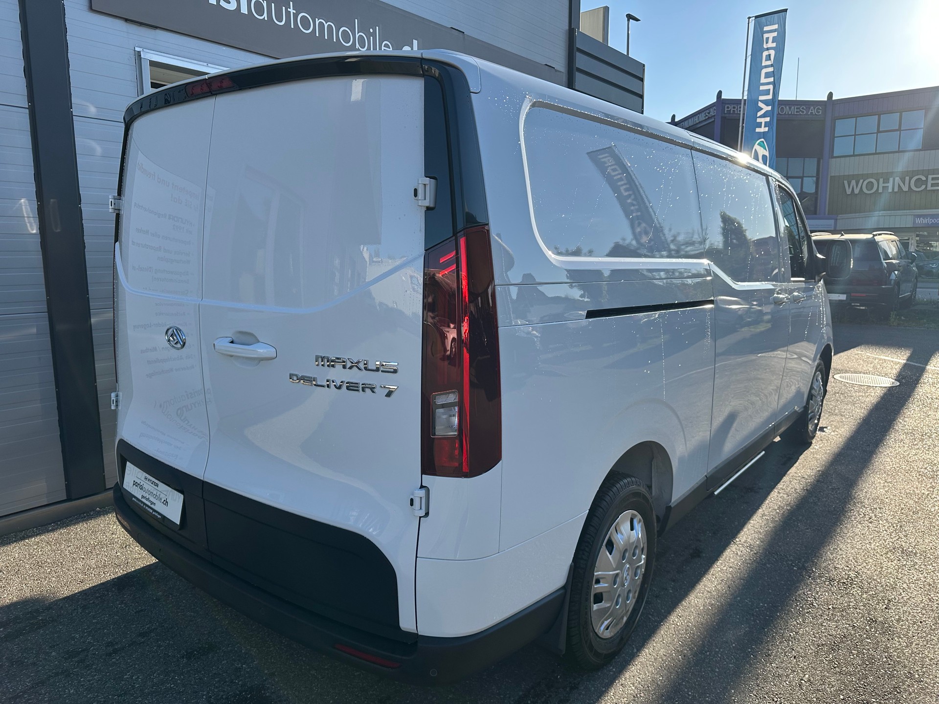 MAXUS Deliver 7 2.0D L2 Dual Sliding Door-image-4