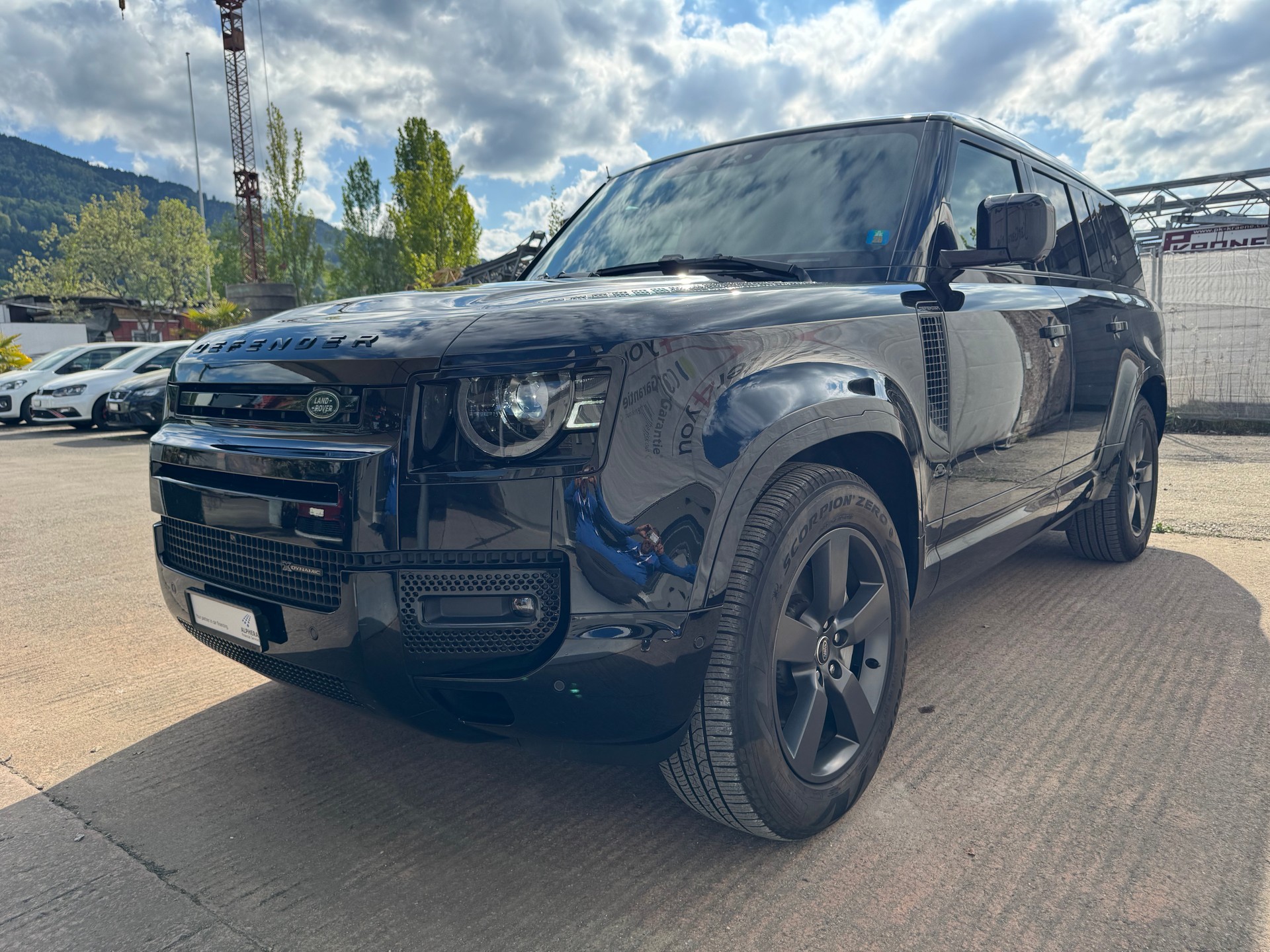 LAND ROVER Defender 130 3.0 D I6 X-Dynamic HSE AWD AT8 *Head-Up-Display*8 Sitzplätze*-showroom-element-3