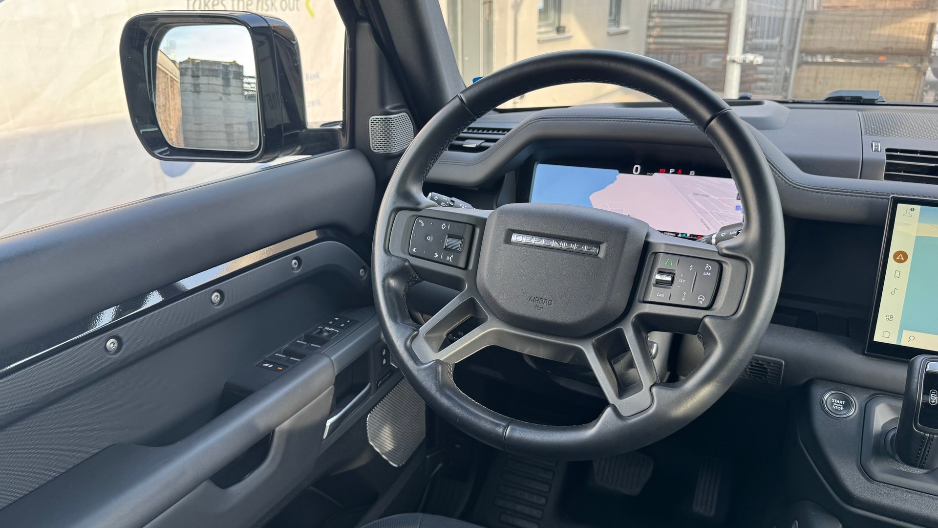 LAND ROVER Defender 130 3.0 D I6 X-Dynamic HSE AWD AT8 *Head-Up-Display*8 Sitzplätze*-image-21