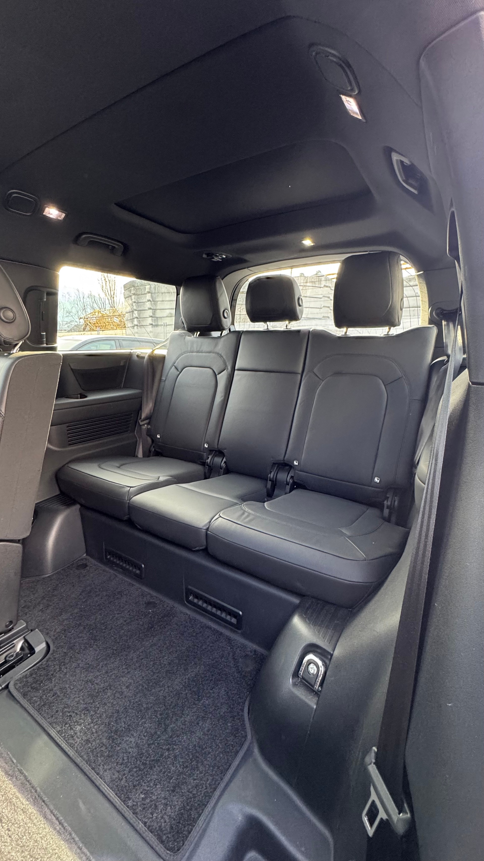 LAND ROVER Defender 130 3.0 D I6 X-Dynamic HSE AWD AT8 *Head-Up-Display*8 Sitzplätze*-image-15
