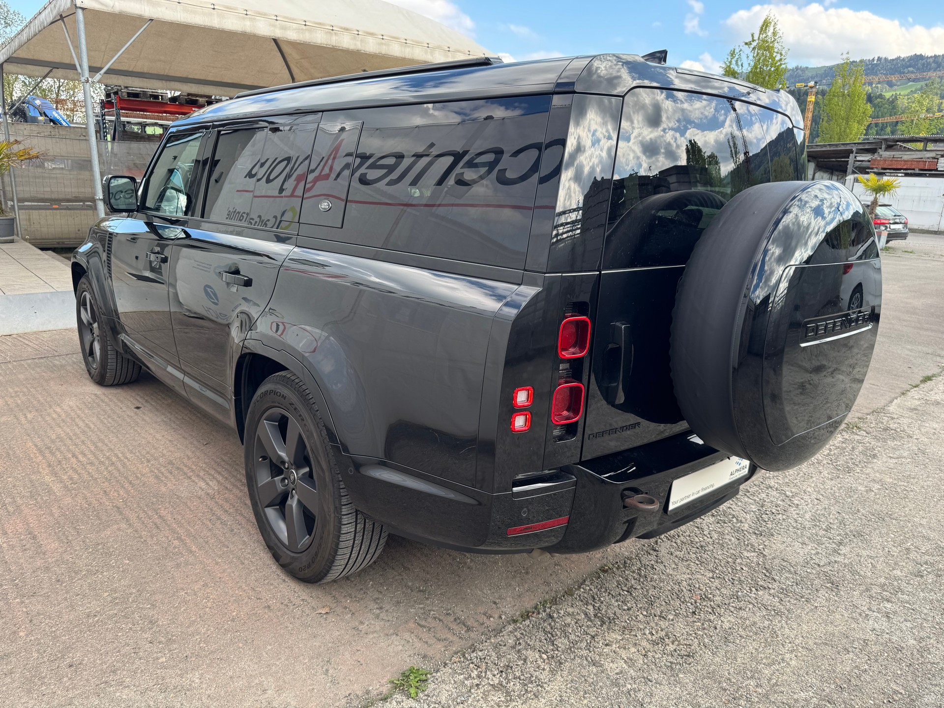 LAND ROVER Defender 130 3.0 D I6 X-Dynamic HSE AWD AT8 *Head-Up-Display*8 Sitzplätze*-image-10