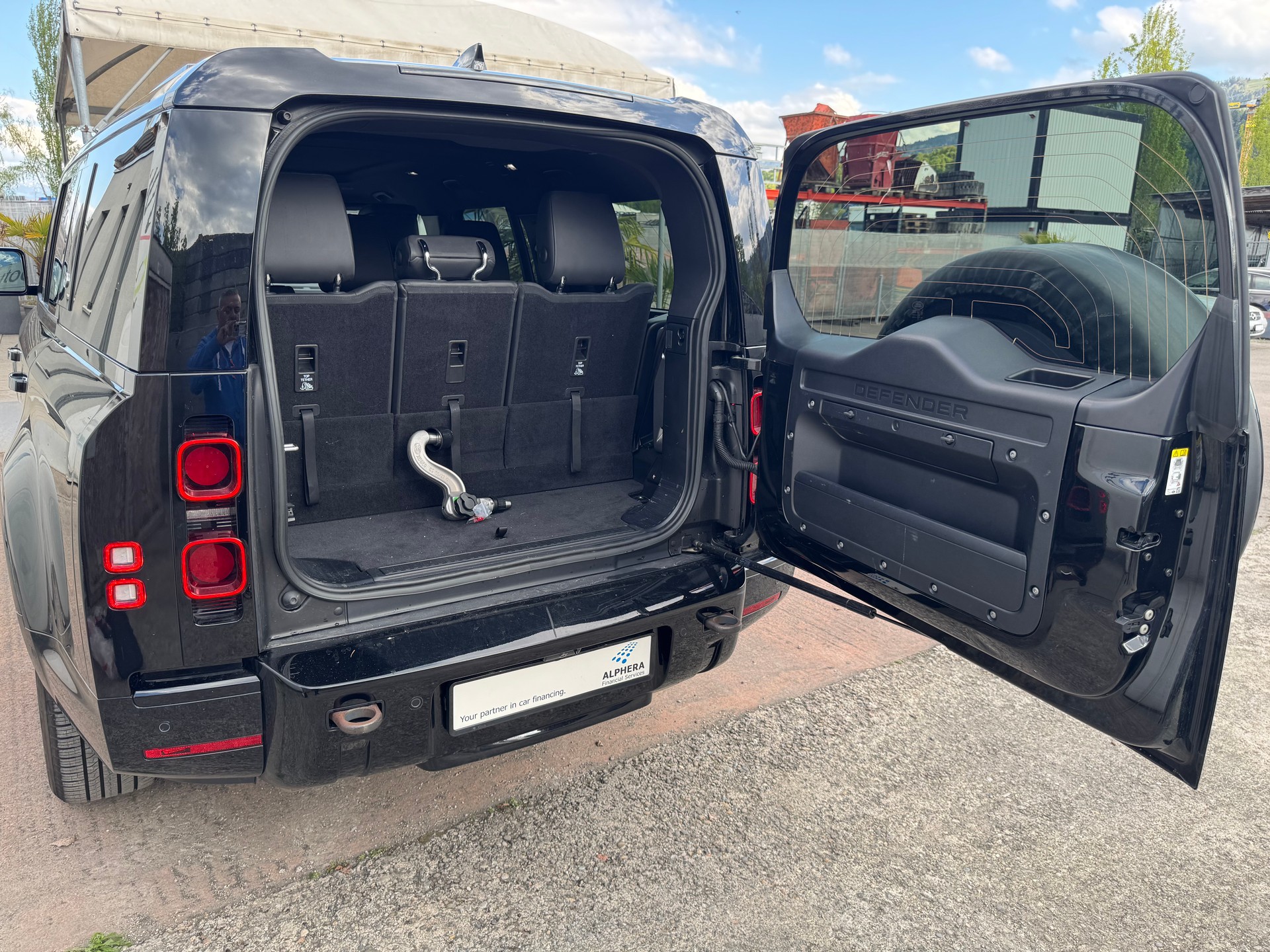 LAND ROVER Defender 130 3.0 D I6 X-Dynamic HSE AWD AT8 *Head-Up-Display*8 Sitzplätze*-image-11
