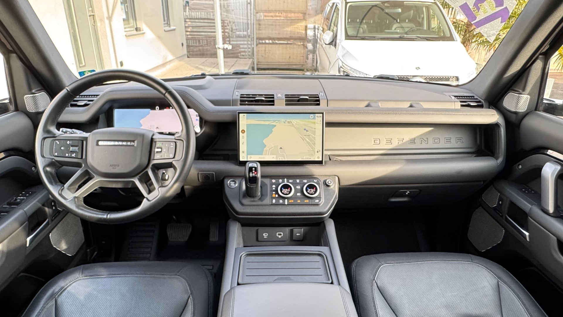 LAND ROVER Defender 130 3.0 D I6 X-Dynamic HSE AWD AT8 *Head-Up-Display*8 Sitzplätze*-image-20