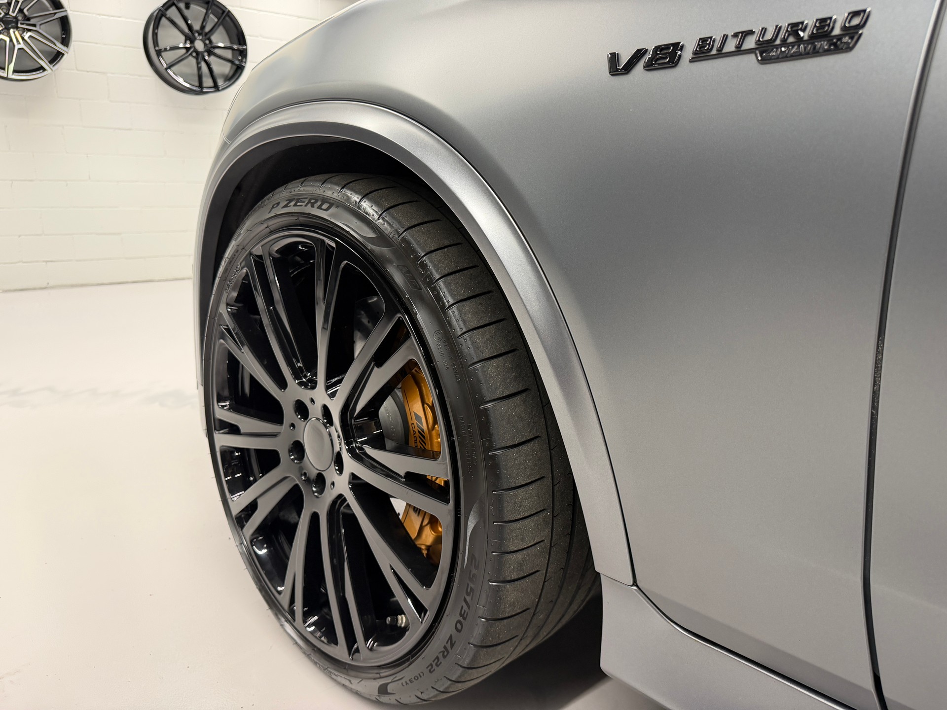 MERCEDES-BENZ GLC 63 S AMG 4m+ *CH-Auto*BRABUS Felgen*BRABUS Tieferlegung*Designo Magno*Keramik*Leder Designo*-image-10