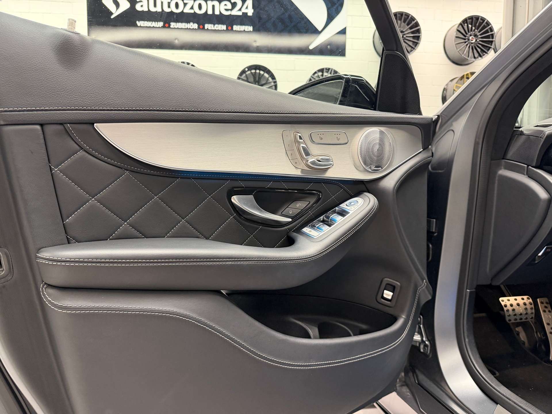 MERCEDES-BENZ GLC 63 S AMG 4m+ *CH-Auto*BRABUS Felgen*BRABUS Tieferlegung*Designo Magno*Keramik*Leder Designo*-image-25