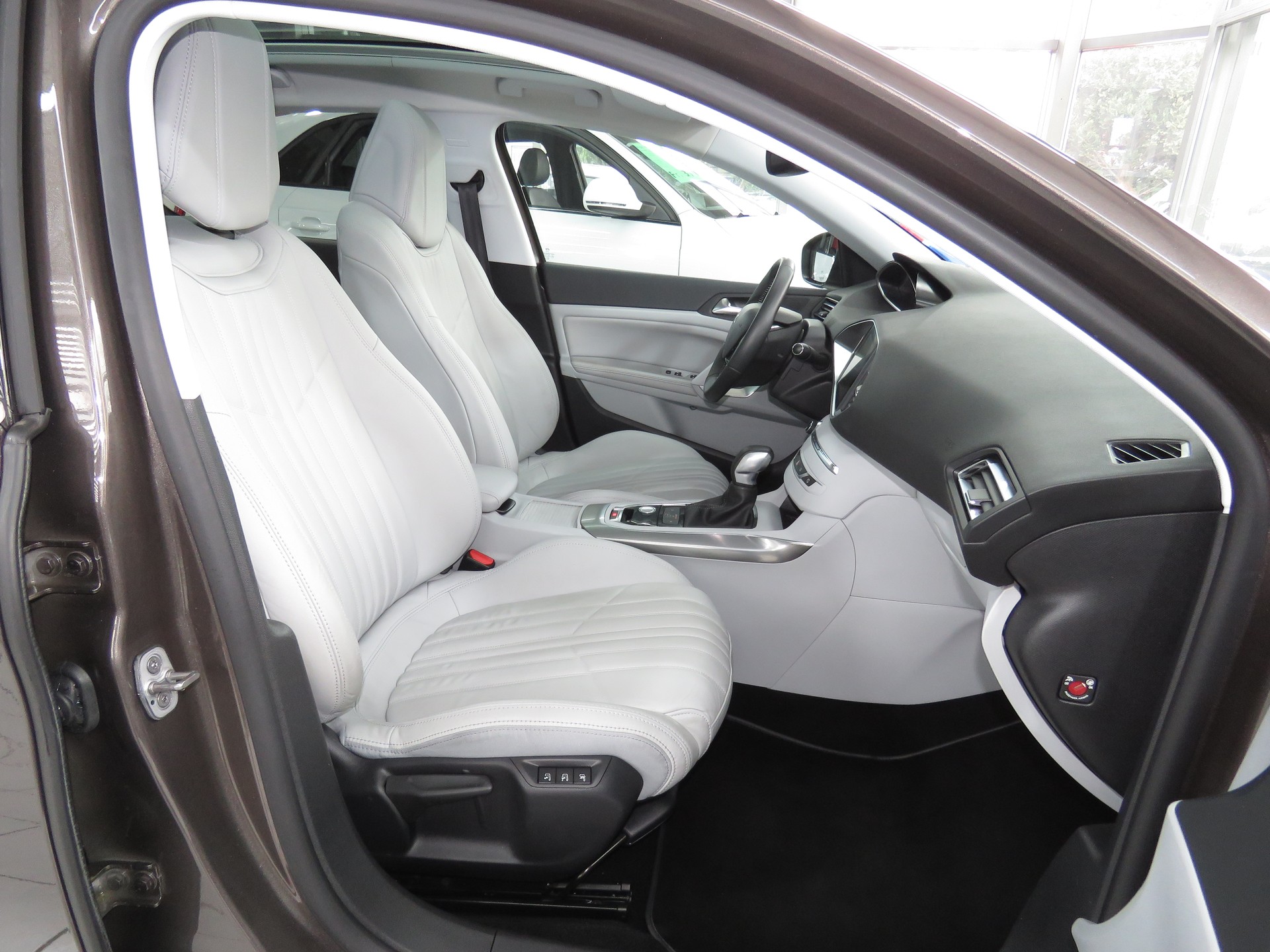 PEUGEOT 308 2.0 BlueHDI Féline Automat-image-13