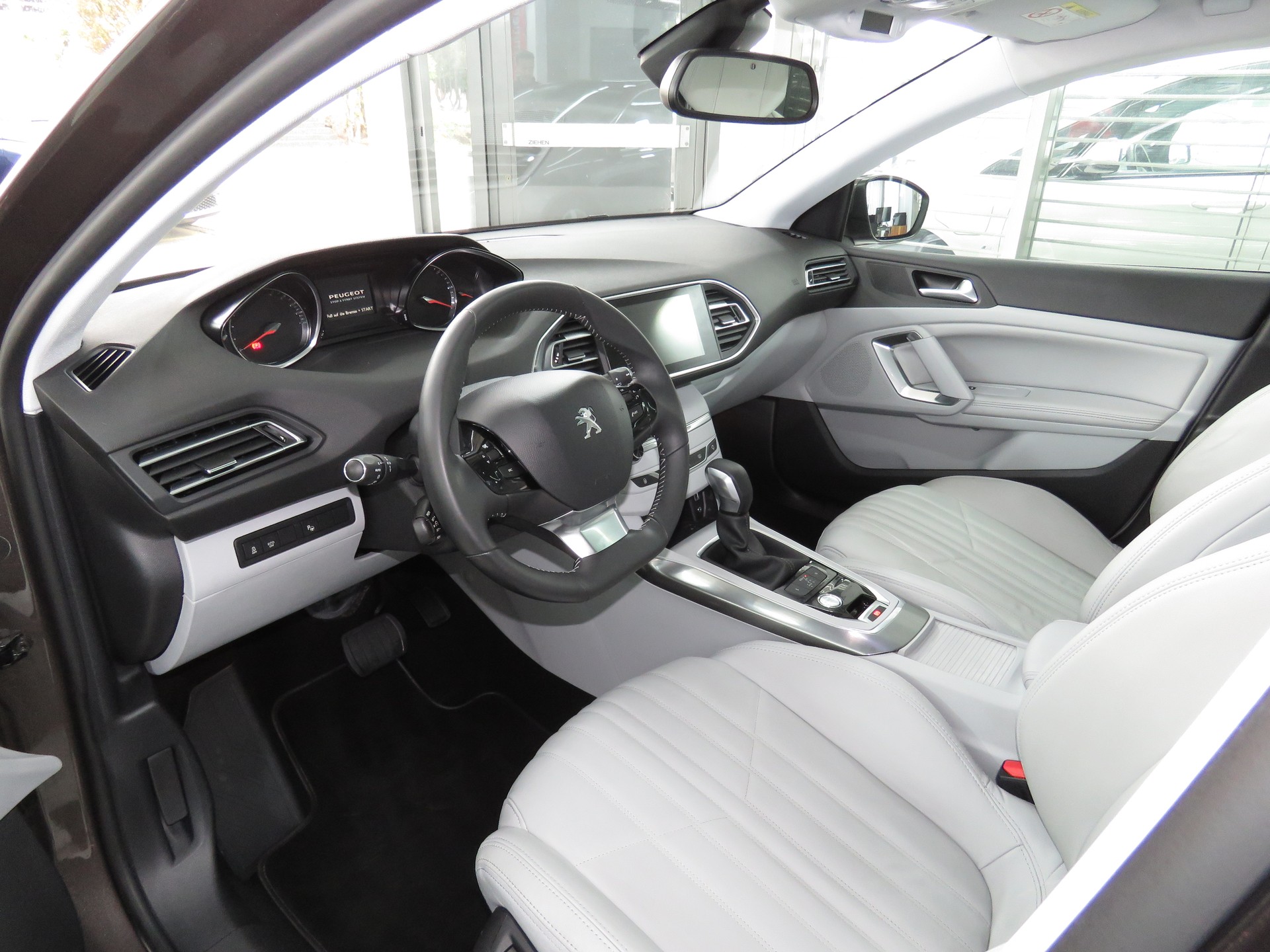 PEUGEOT 308 2.0 BlueHDI Féline Automat-image-6