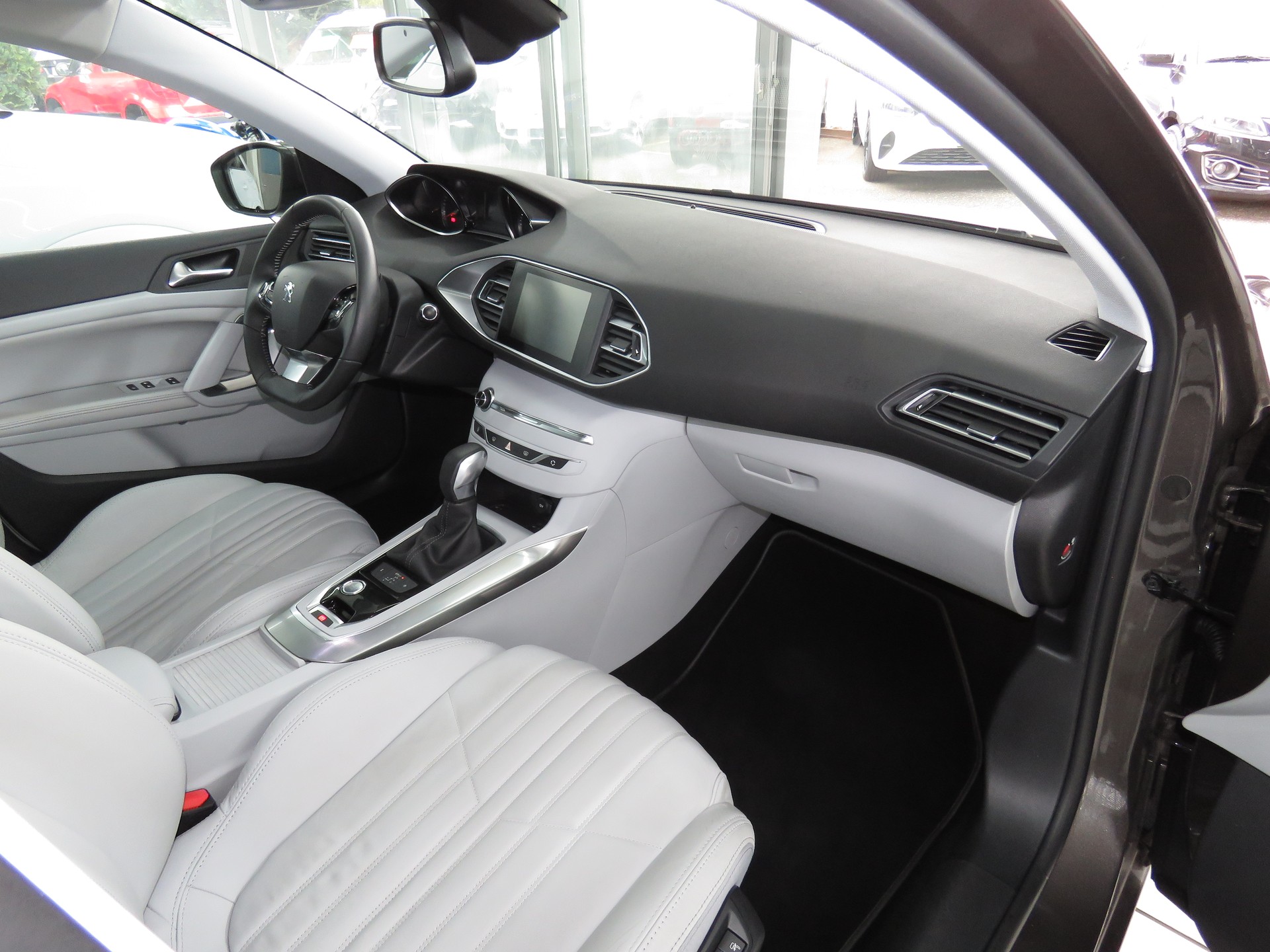 PEUGEOT 308 2.0 BlueHDI Féline Automat-image-12