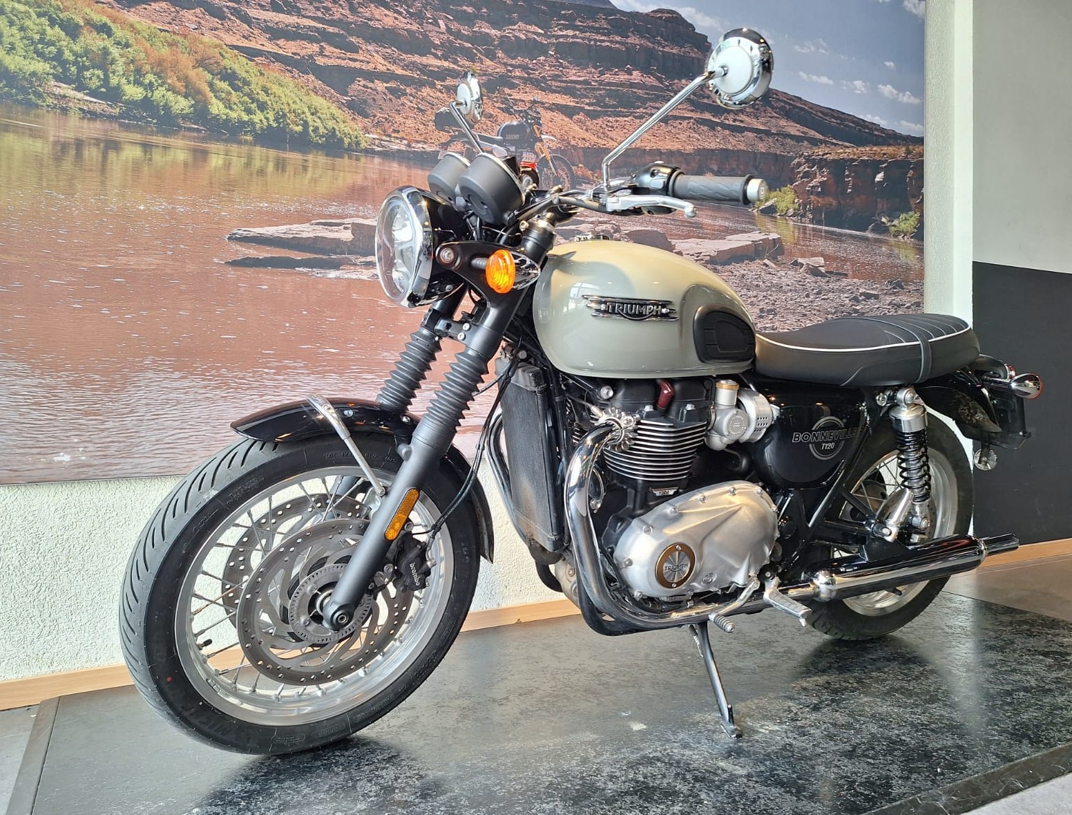 TRIUMPH Bonneville T120-image-3