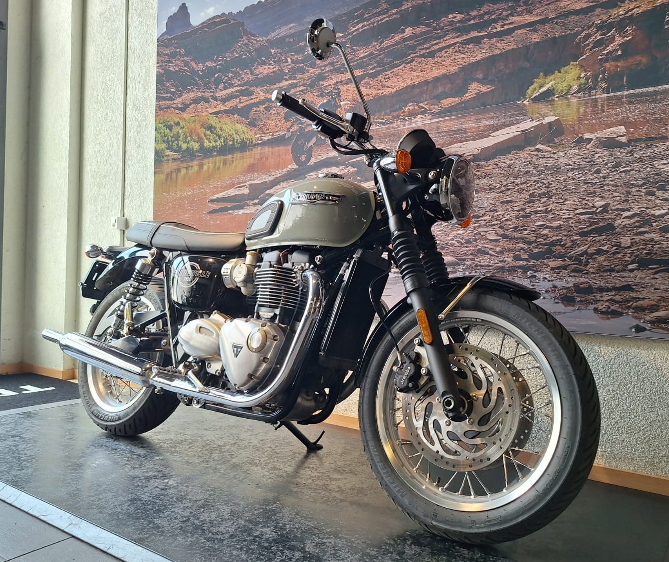 TRIUMPH Bonneville T120-image-1