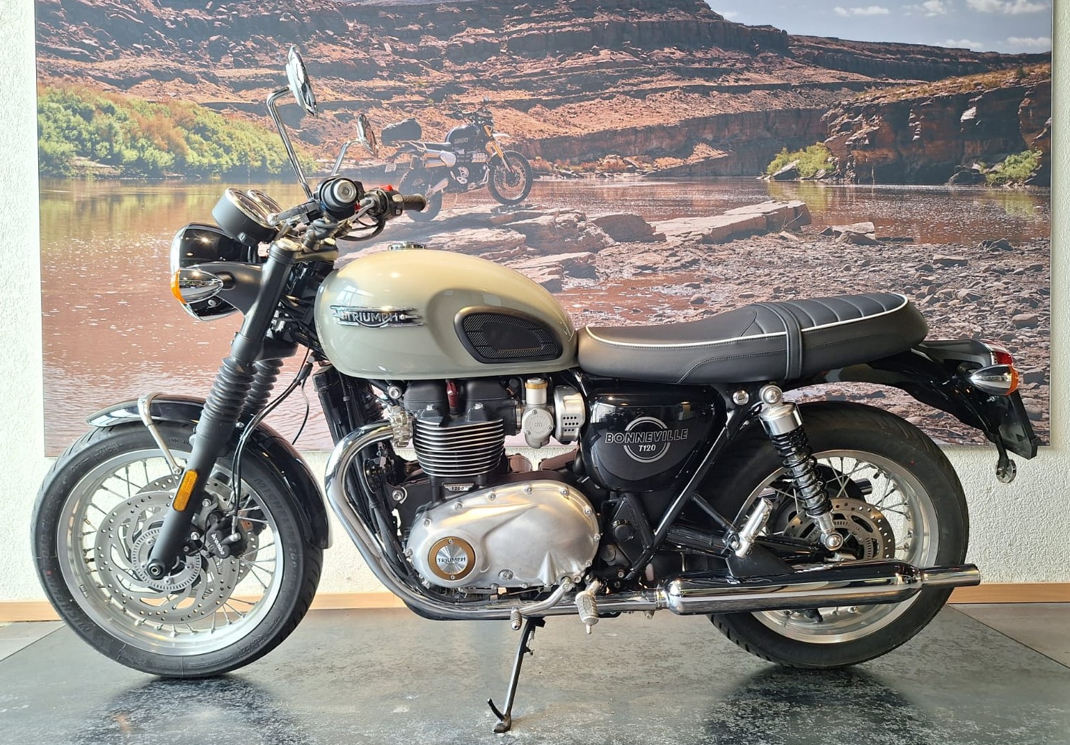 TRIUMPH Bonneville T120-image-2