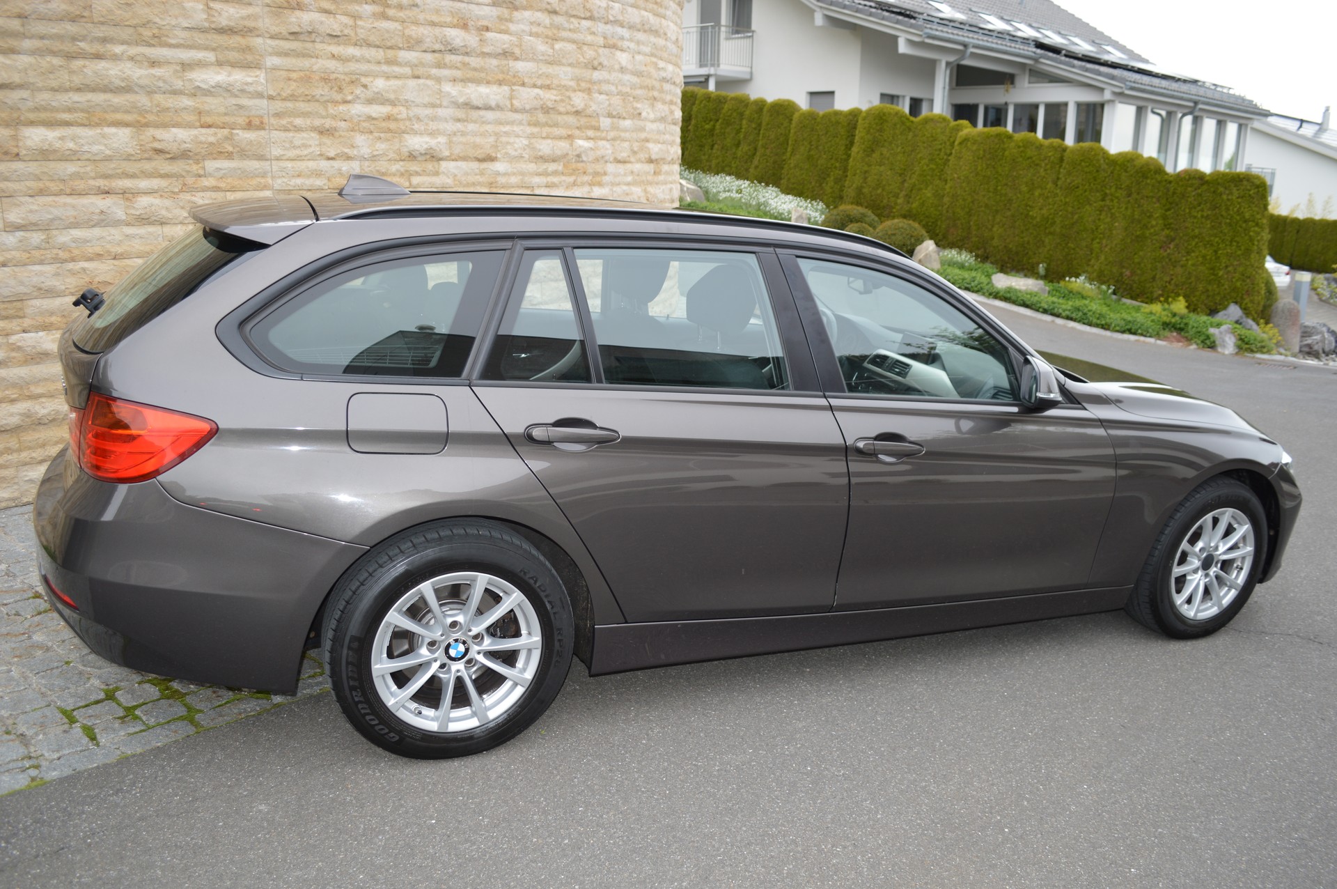BMW 320d xDrive Touring Steptronic-image-3