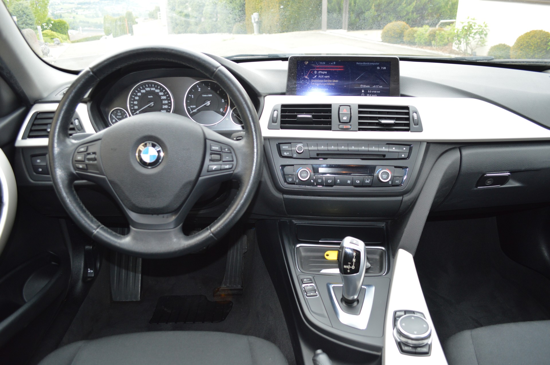 BMW 320d xDrive Touring Steptronic-image-6